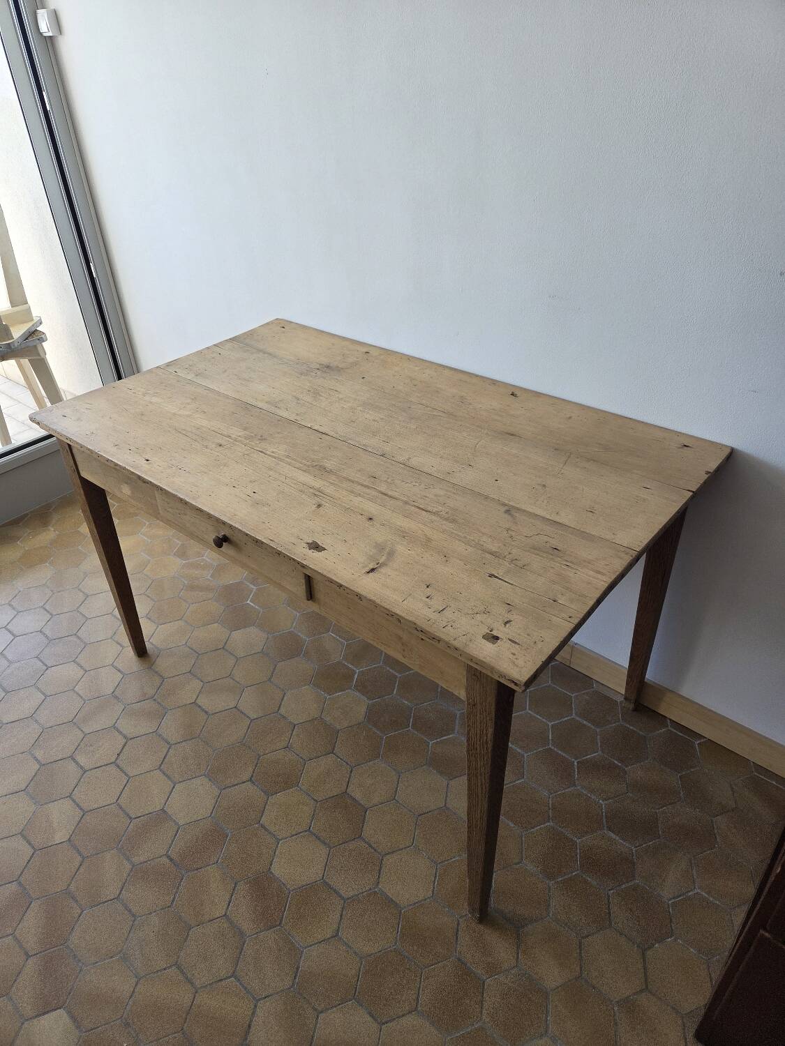 Old farmhouse table for 4/6 people.