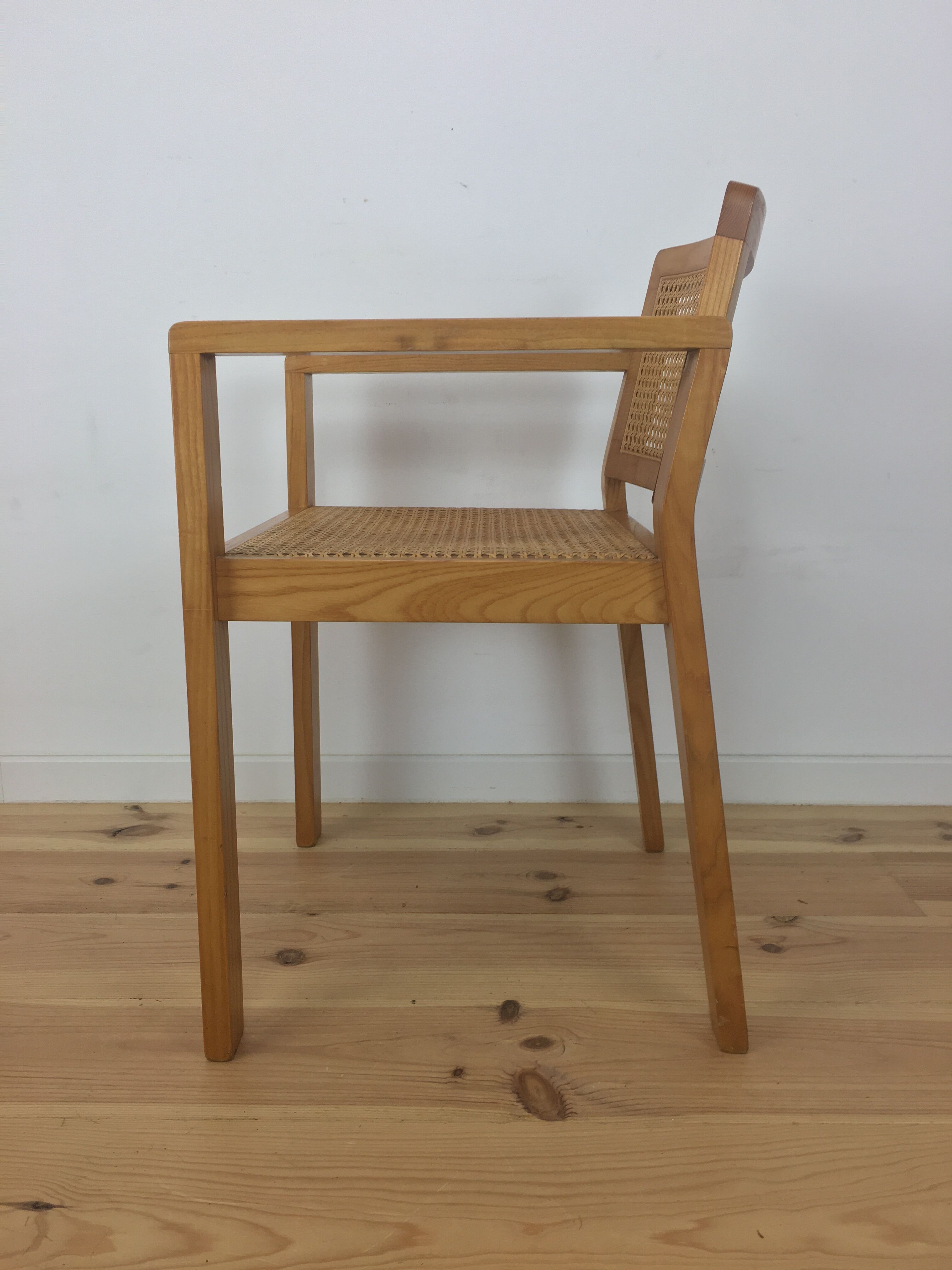 1960 armrest cannest chair