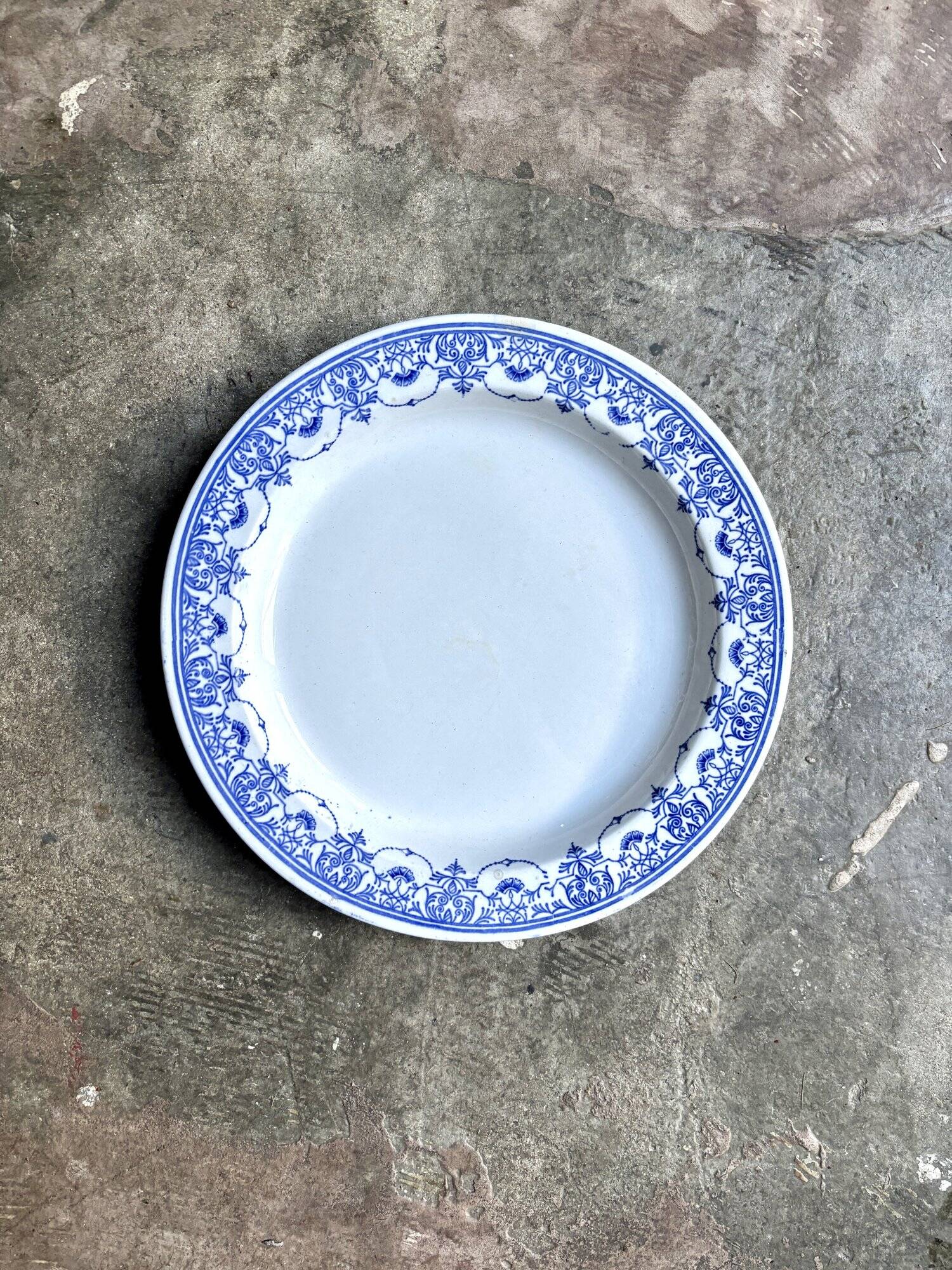 Round iron clay dish, “Drouot” service