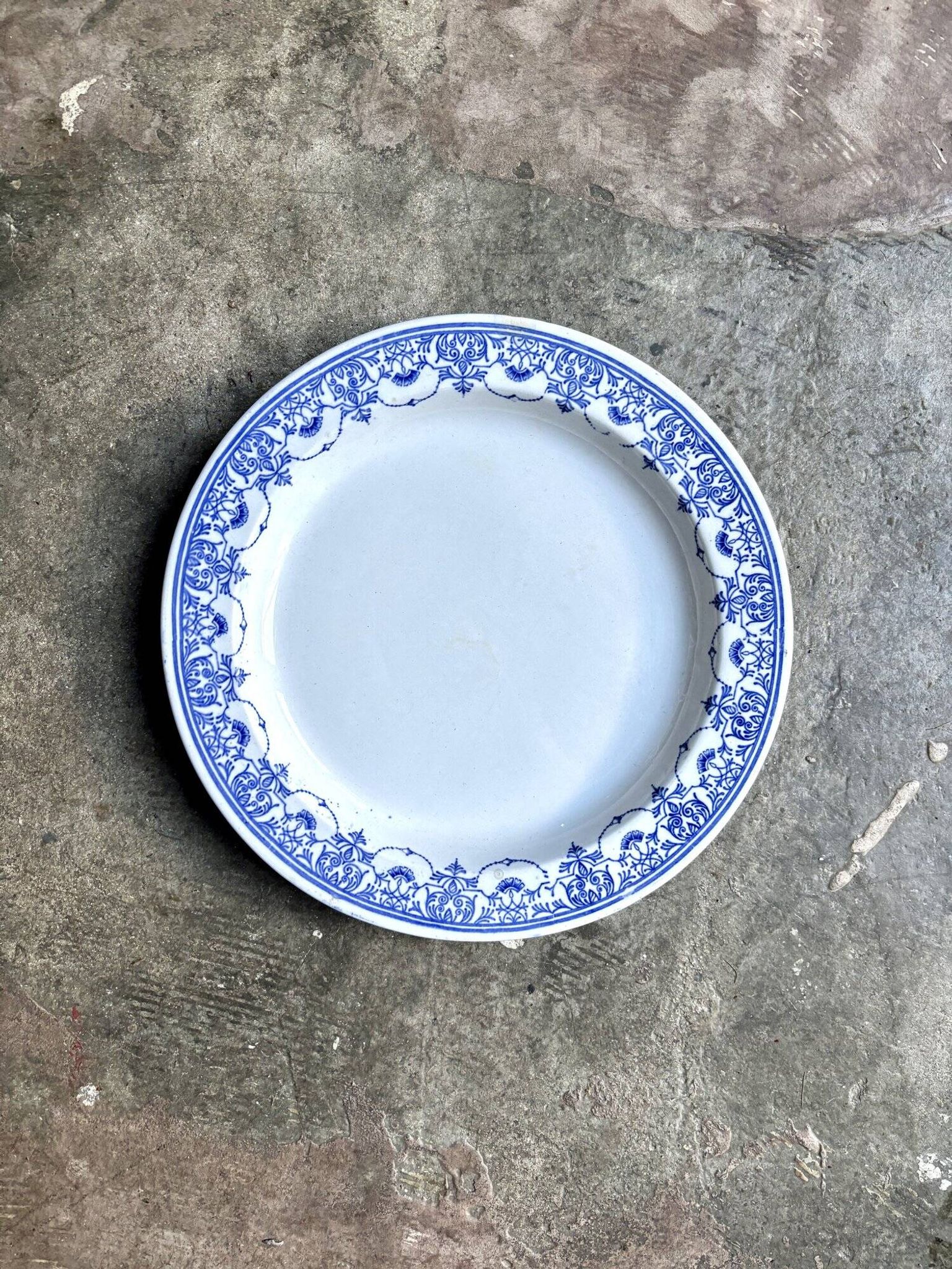 Round iron clay dish, “Drouot” service