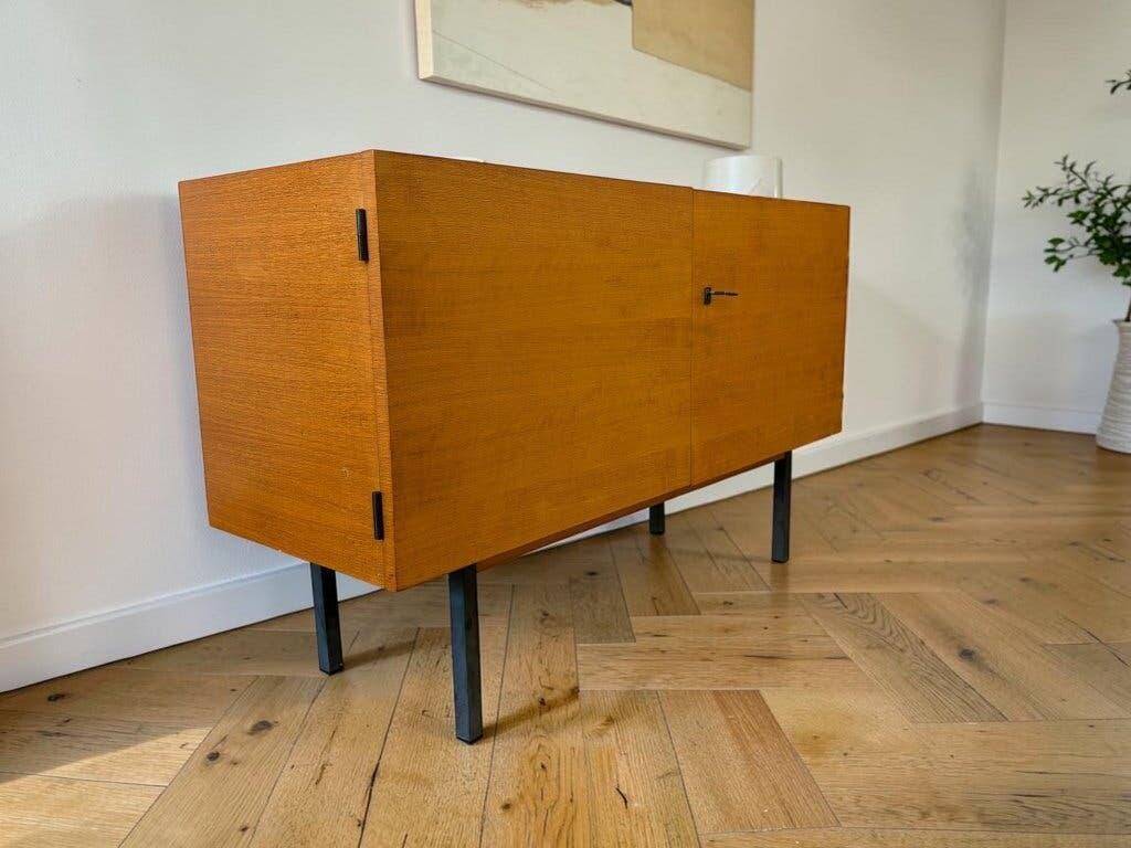 Meuble vintage en bois (commode, meuble TV) avec cadre noir