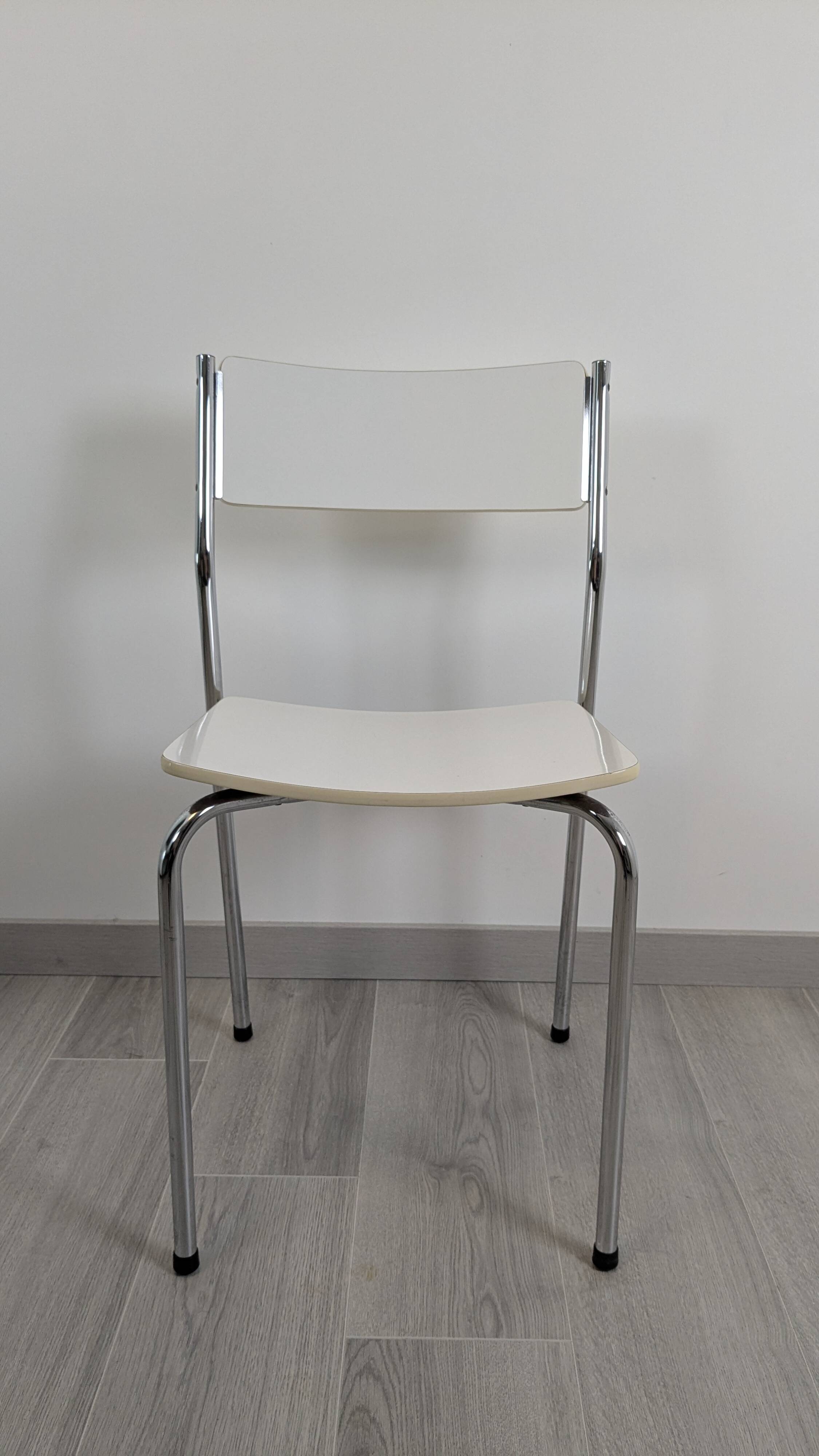 Modernist chair in chrome metal and white laminate, 1960s style.