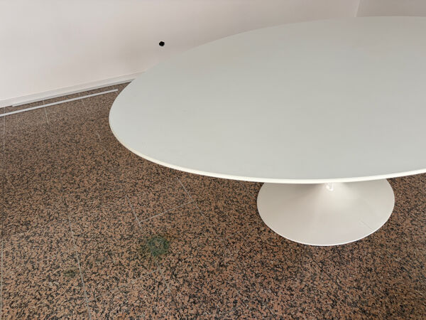 Table Saarinen plateau oval Knoll