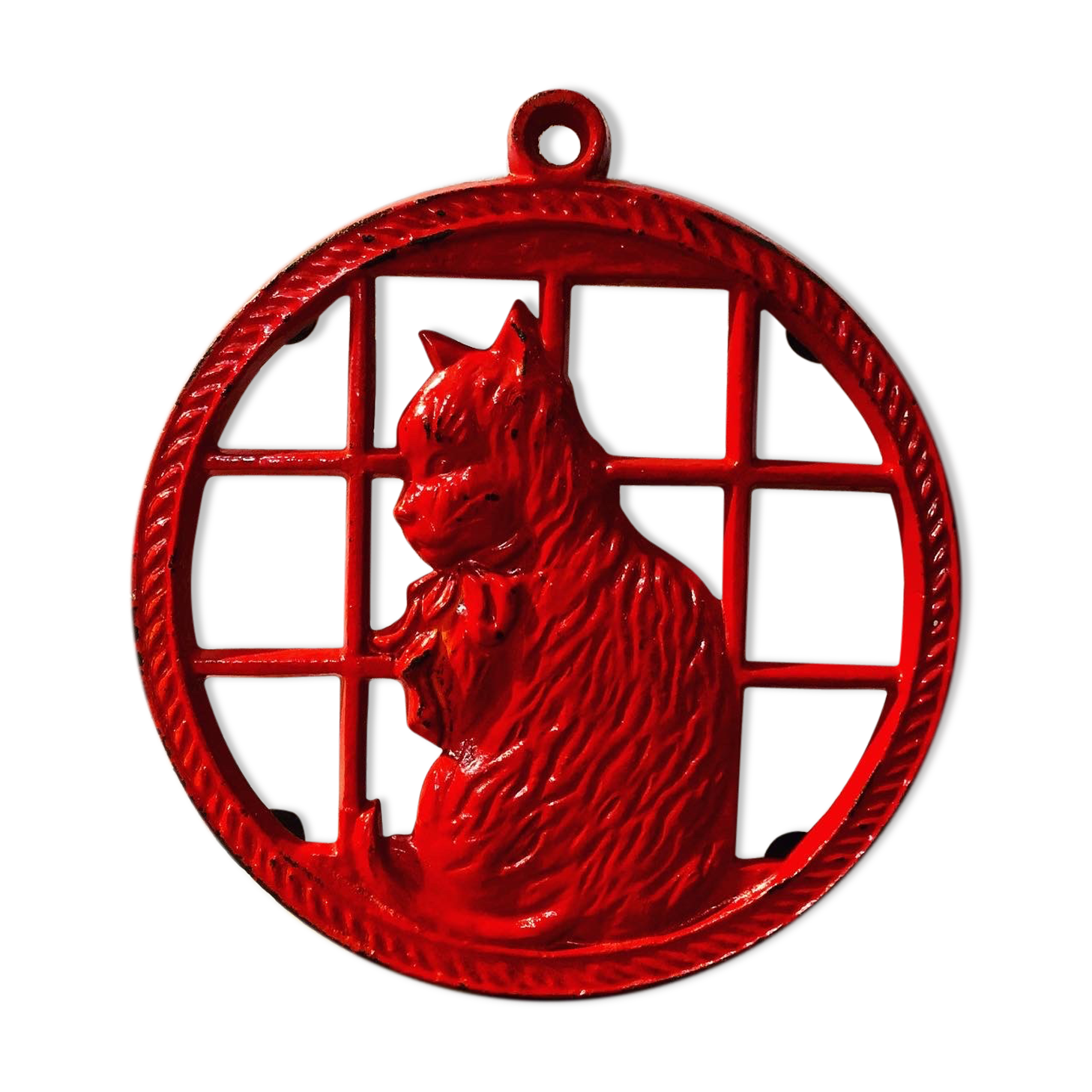 Under dish cast iron cat