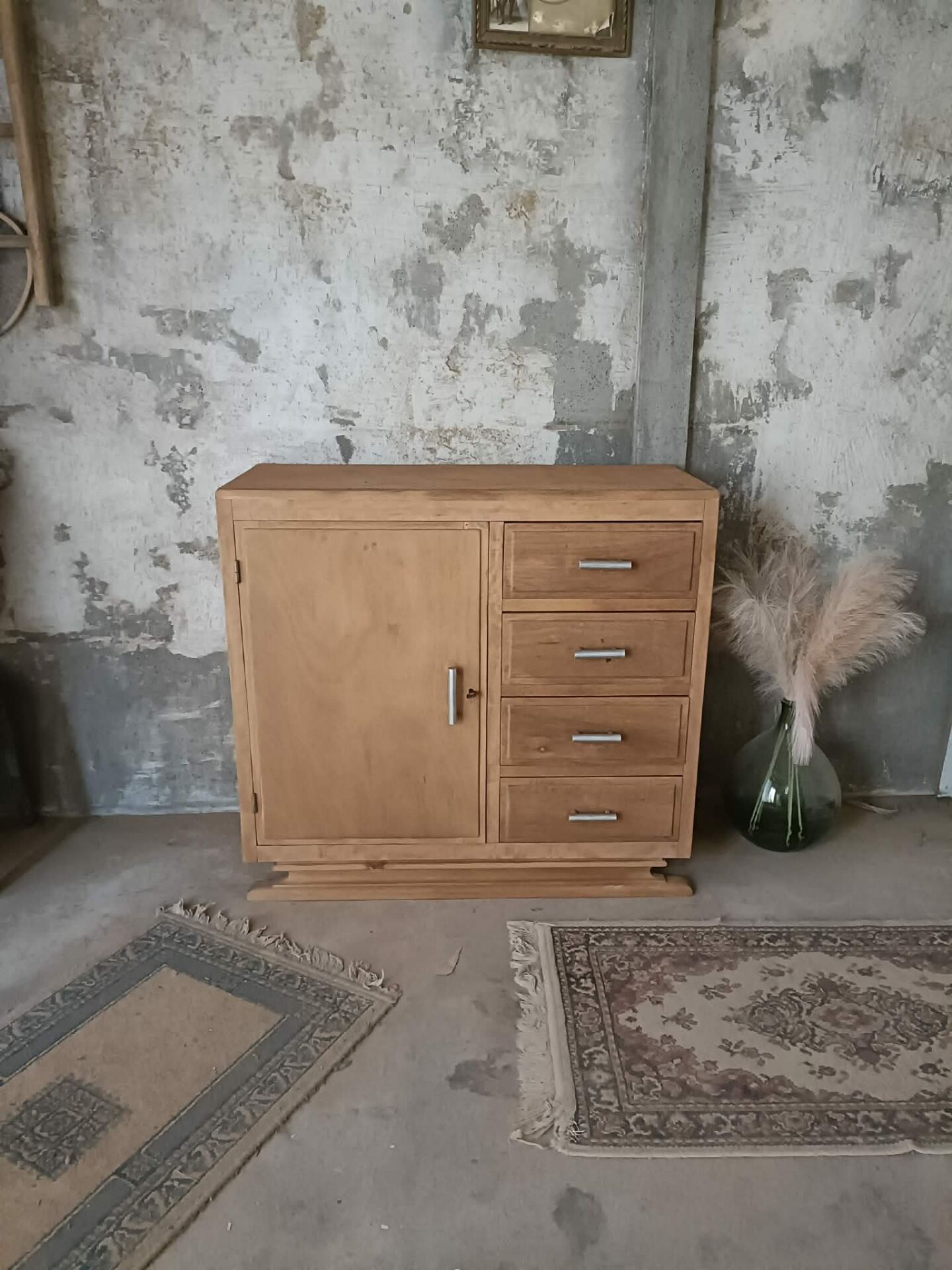 Chest of drawers
