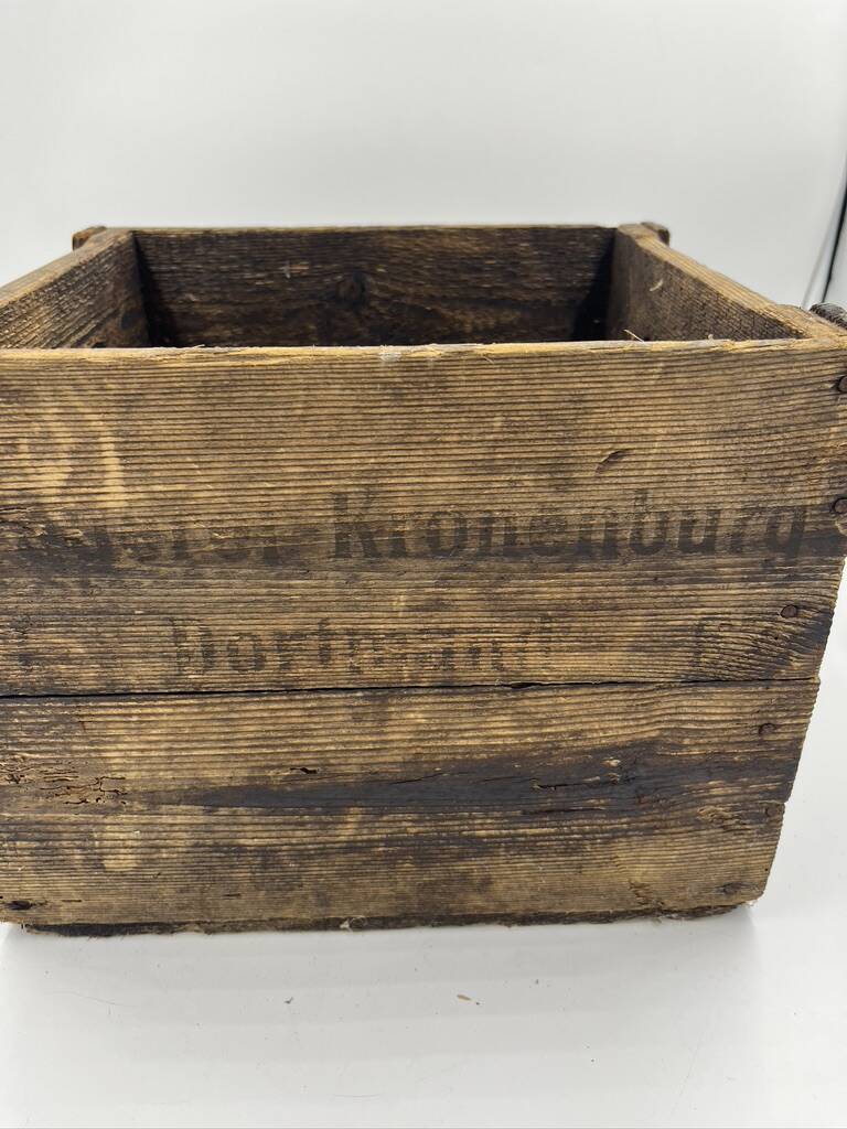 Kronembourg wooden locker