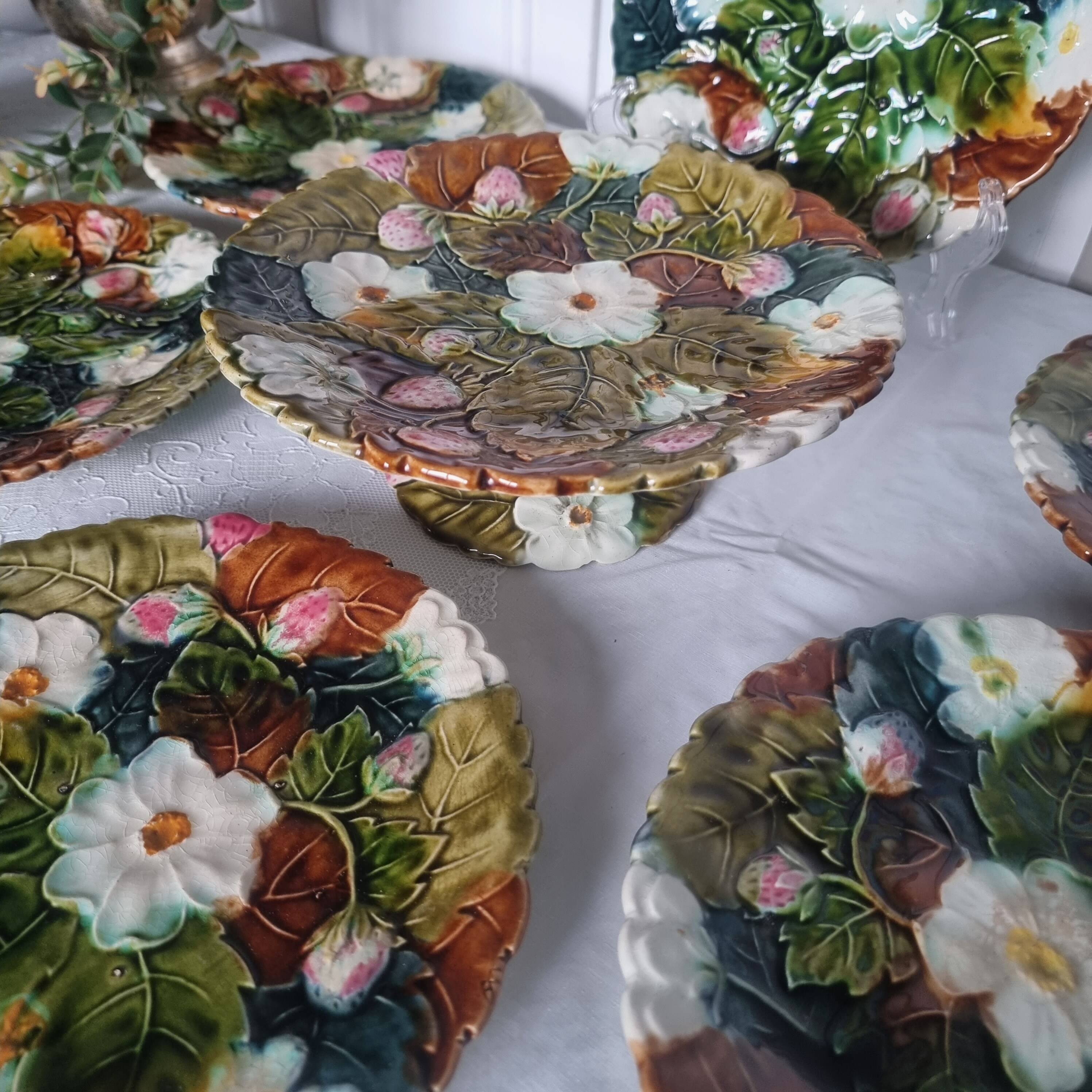 Set of 6 french onnaing barbonite ceramic plates and cake plate