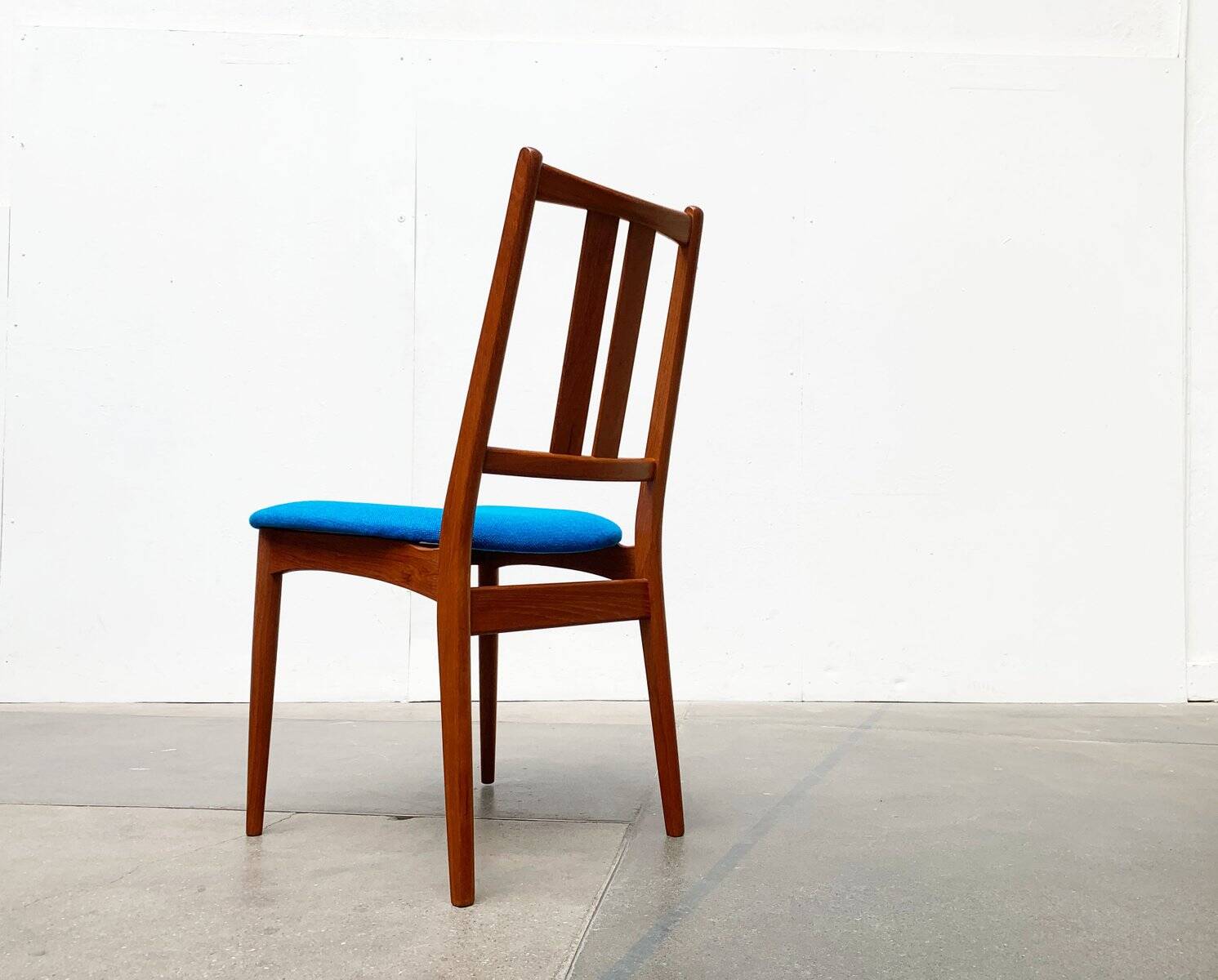 Set of Danish teak chairs from the mid-century with new Kvadrat Hallingdal cushions, 1960s.