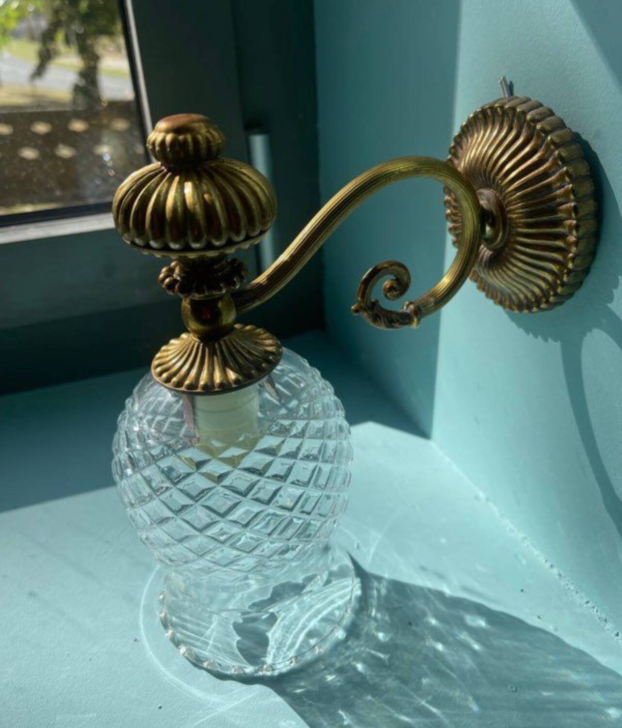 Applique en cuivre et verre ciselé