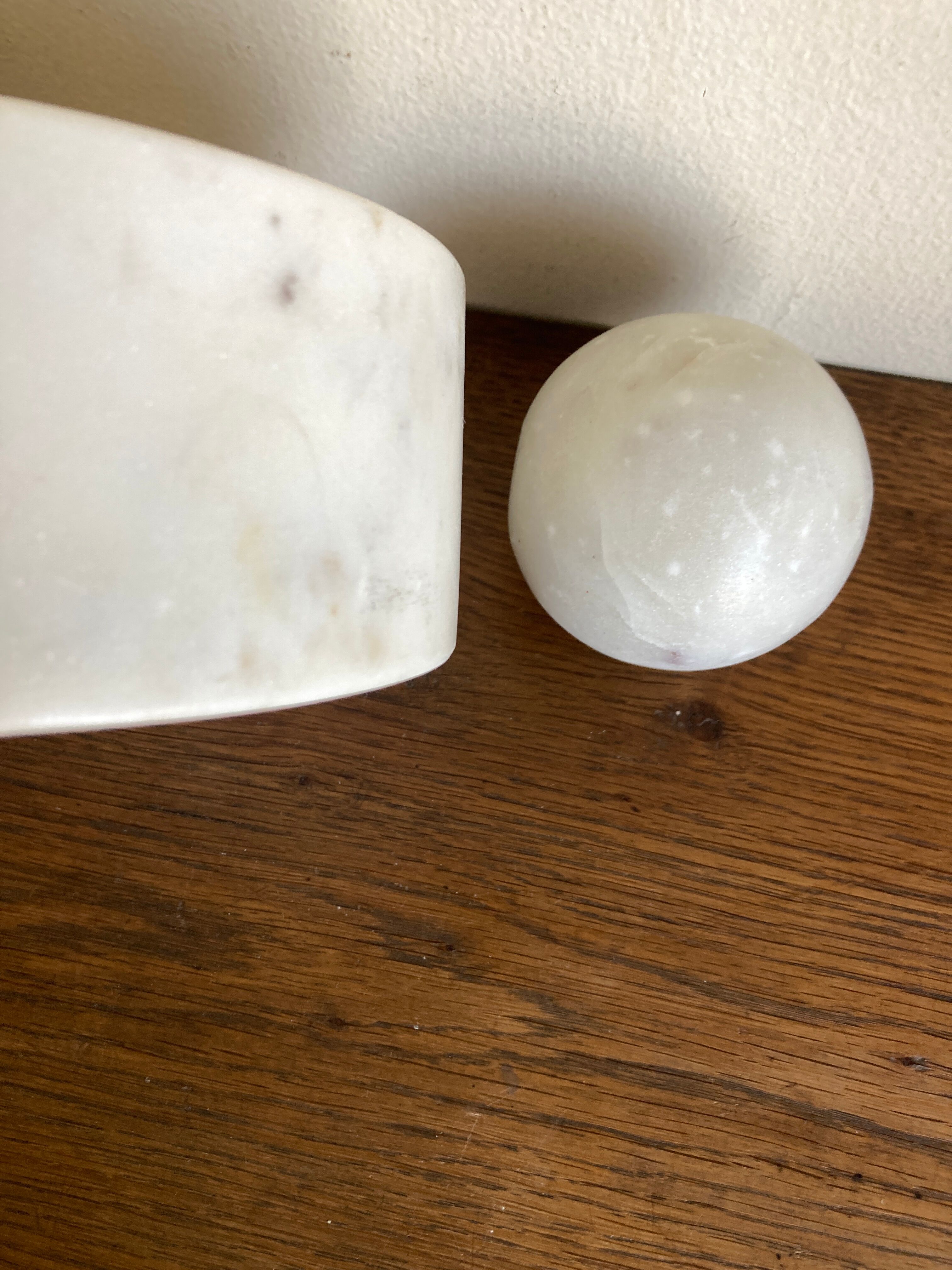 Space Age XXL ashtray in white marble, Italian design 1970.