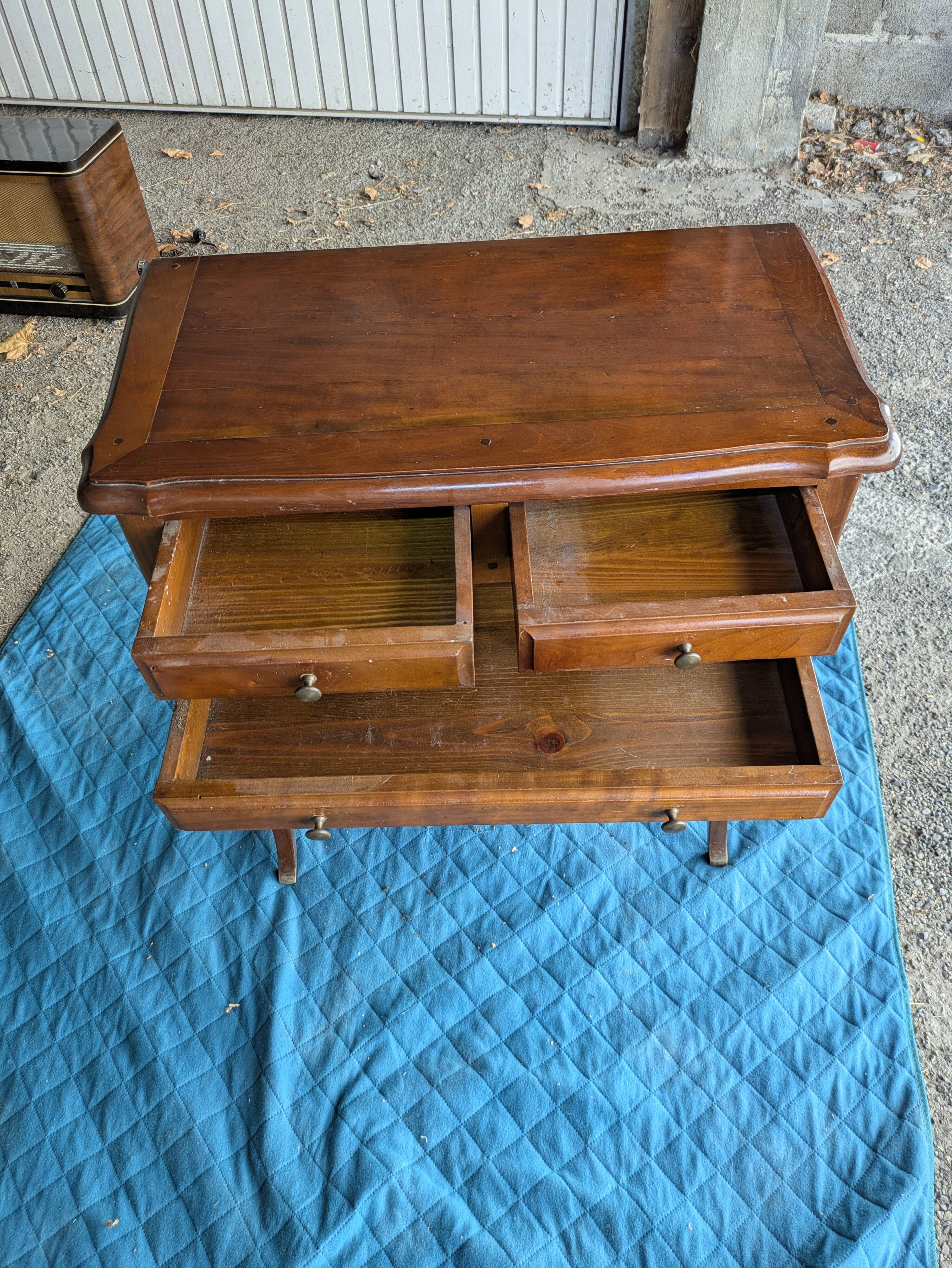 Guéridon en merisier style régence