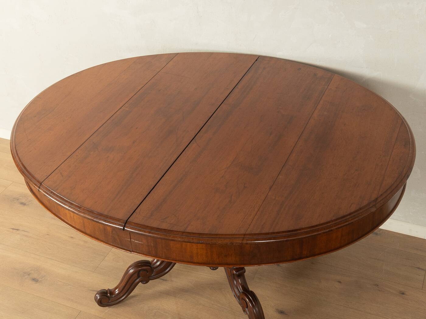 Antique extendable table before 1900