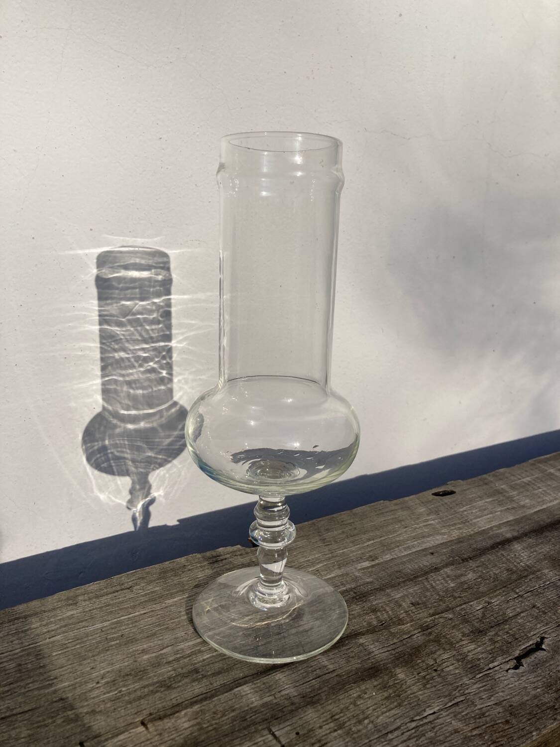 Vase sur pied en verre transparent