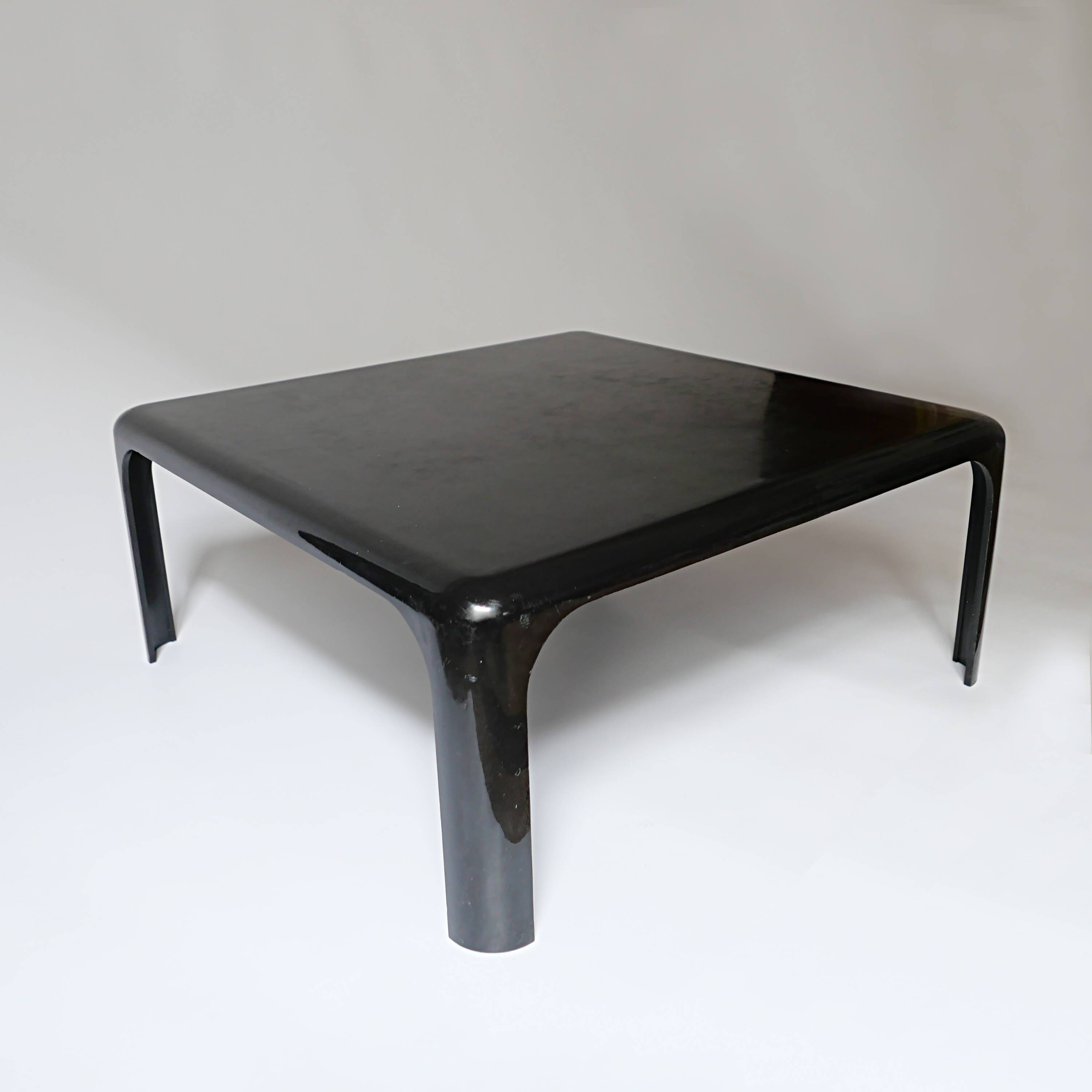 Vico Magistretti coffee table 70s vintage design 1970 Artemide