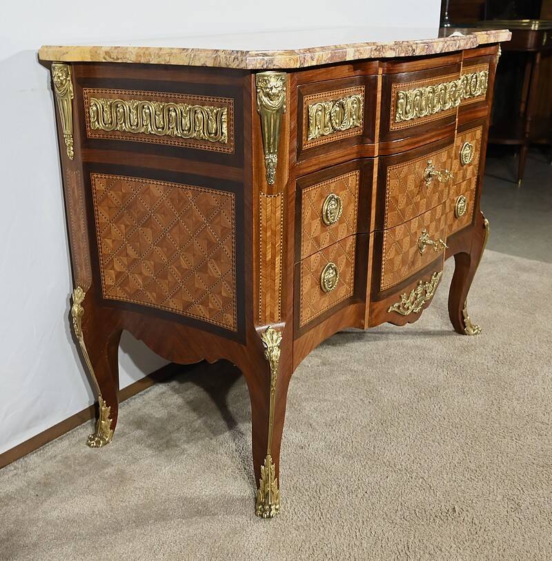 Rosewood and Amaranth chest of drawers, Louis XV / Louis XVI Transition style – Late 19th century