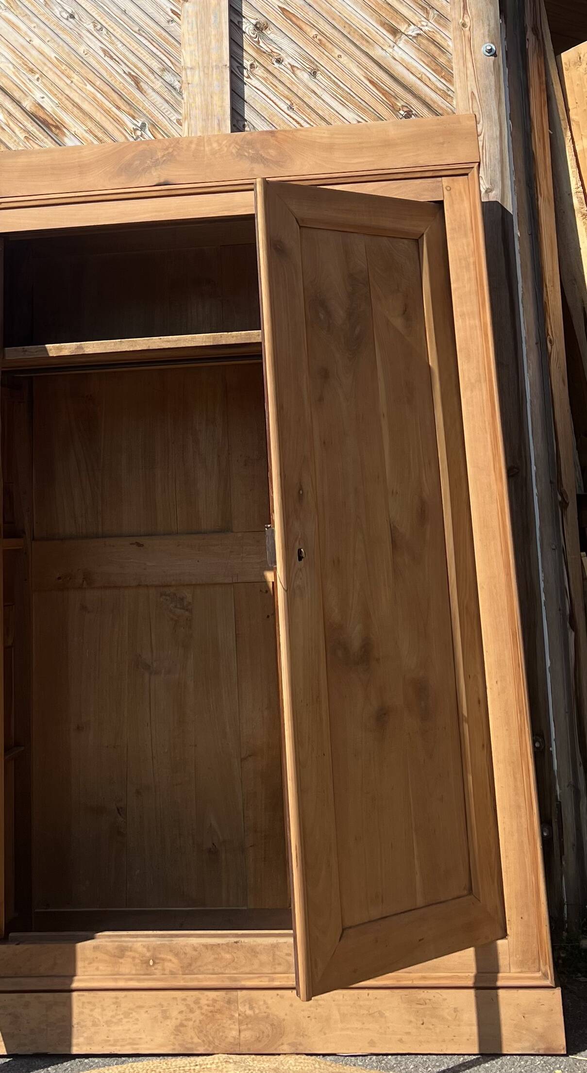 Renovated antique wardrobe in raw solid wood: wardrobe