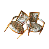 Pair of transition-style chairs. Embroidered linen fabric of the Frey stone-worn house