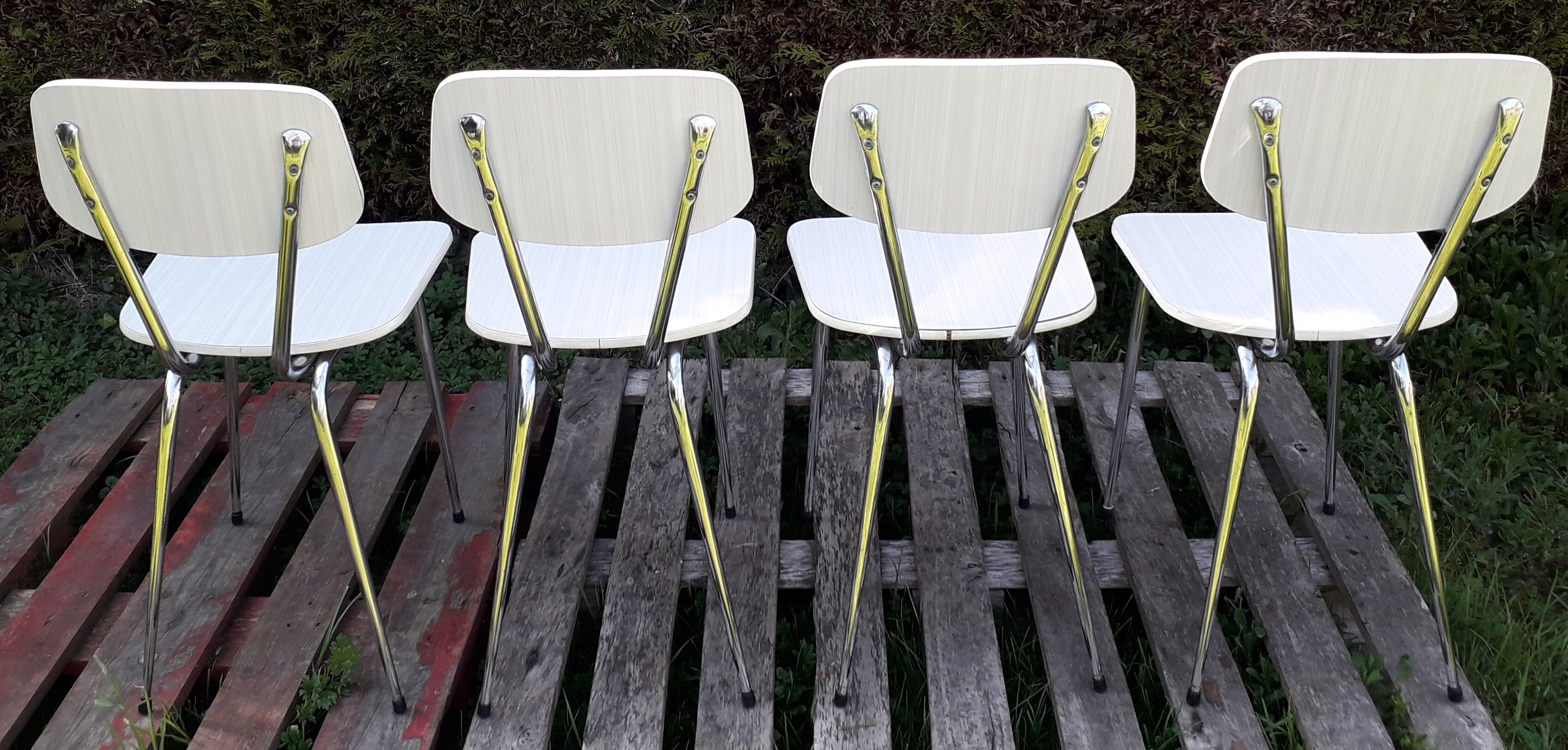 Set of 4 chairs in white 60s formica 70