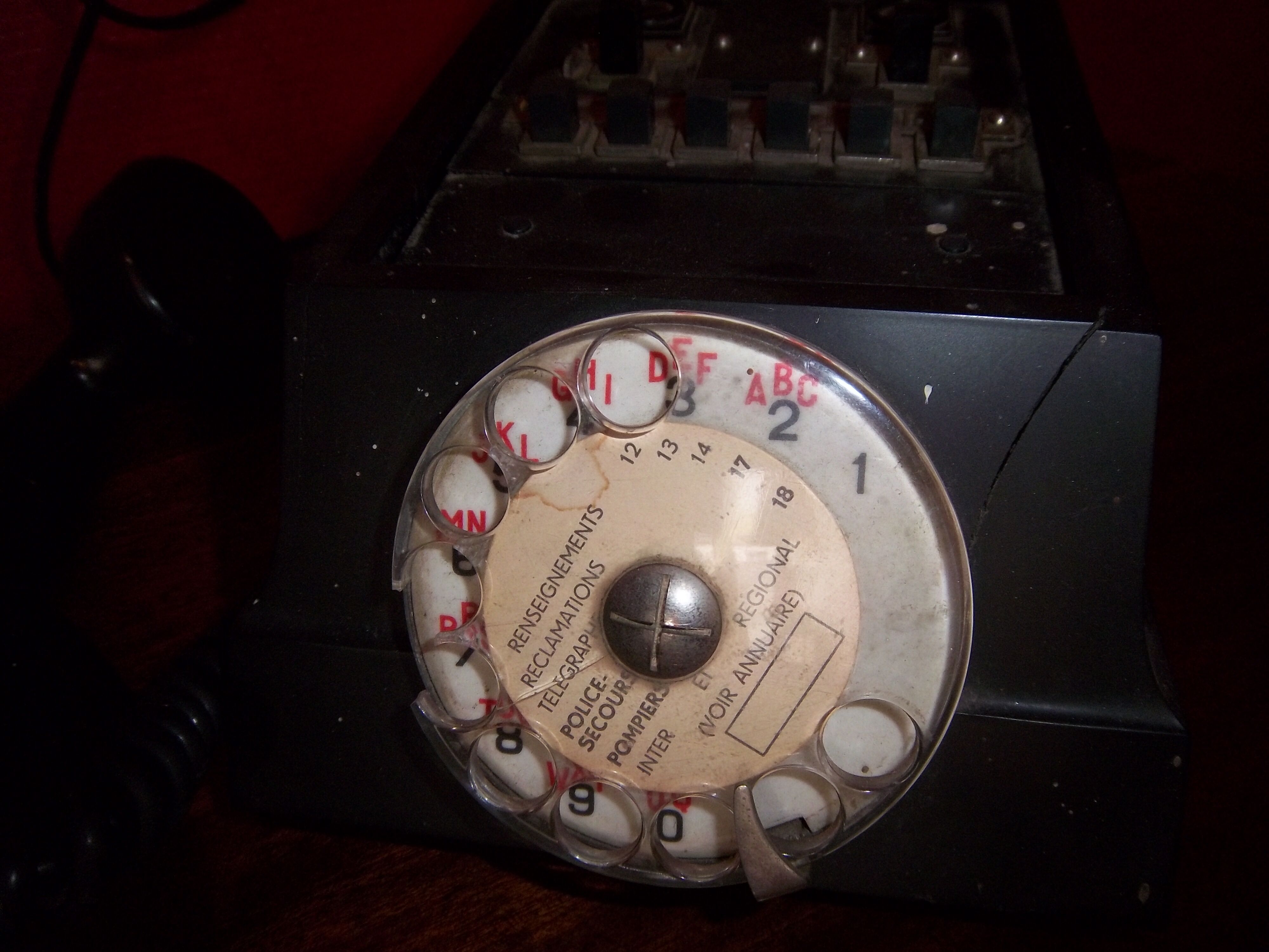 Téléphone en bakélite de 1950 (centrale téléphonique)