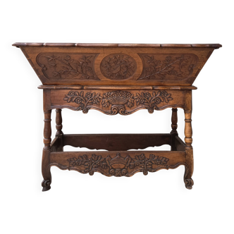 Provençal kneading trough in walnut from the 18th century.