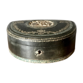 Ancienne boite à bijoux en cuir avec un médaillon central, XIX siècle, Napoléon III