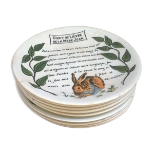 Série de neuf assiettes