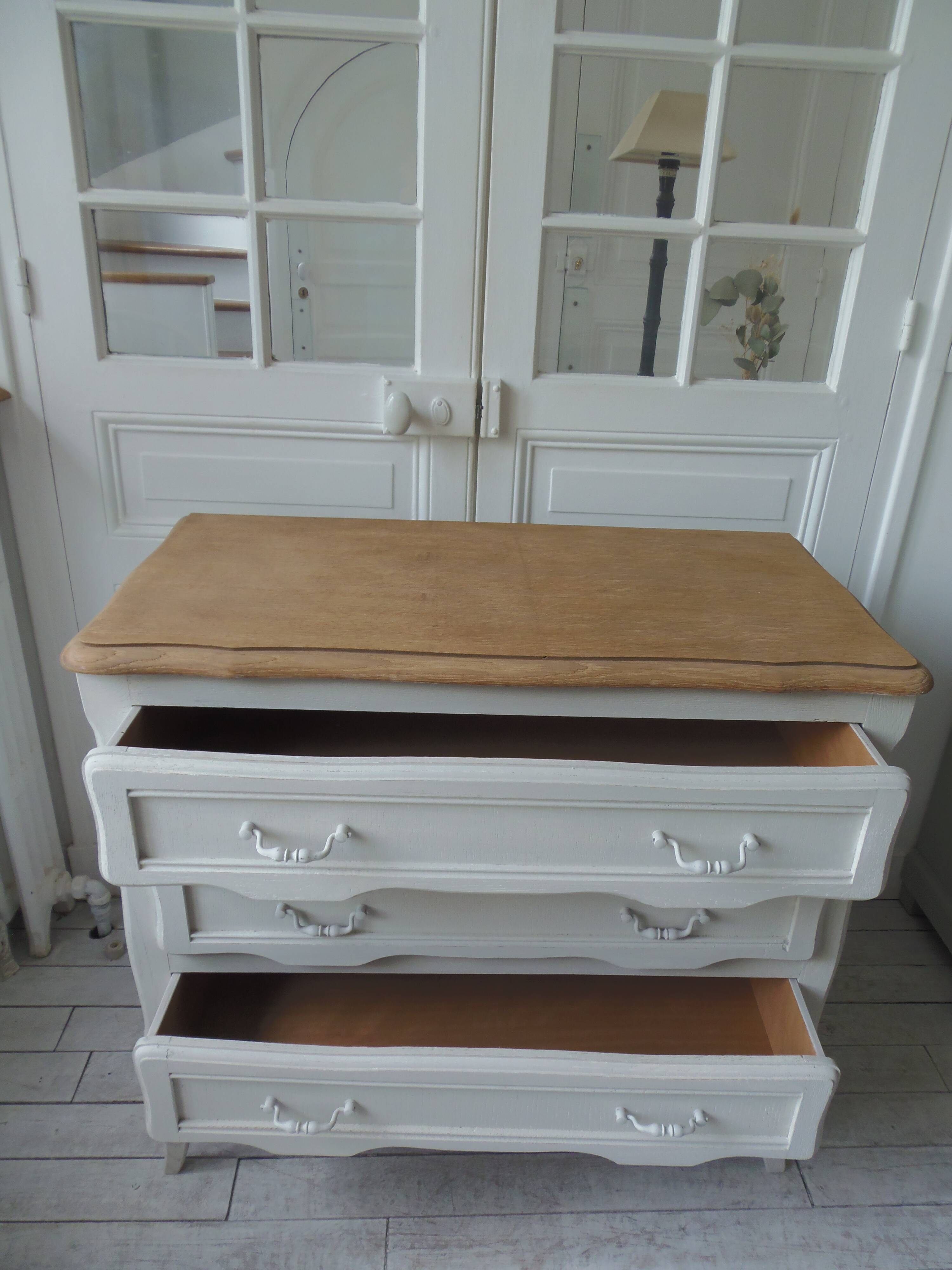 Vintage chest of drawers with pearl gray patina and waxed finish, 3 drawers, wooden top.