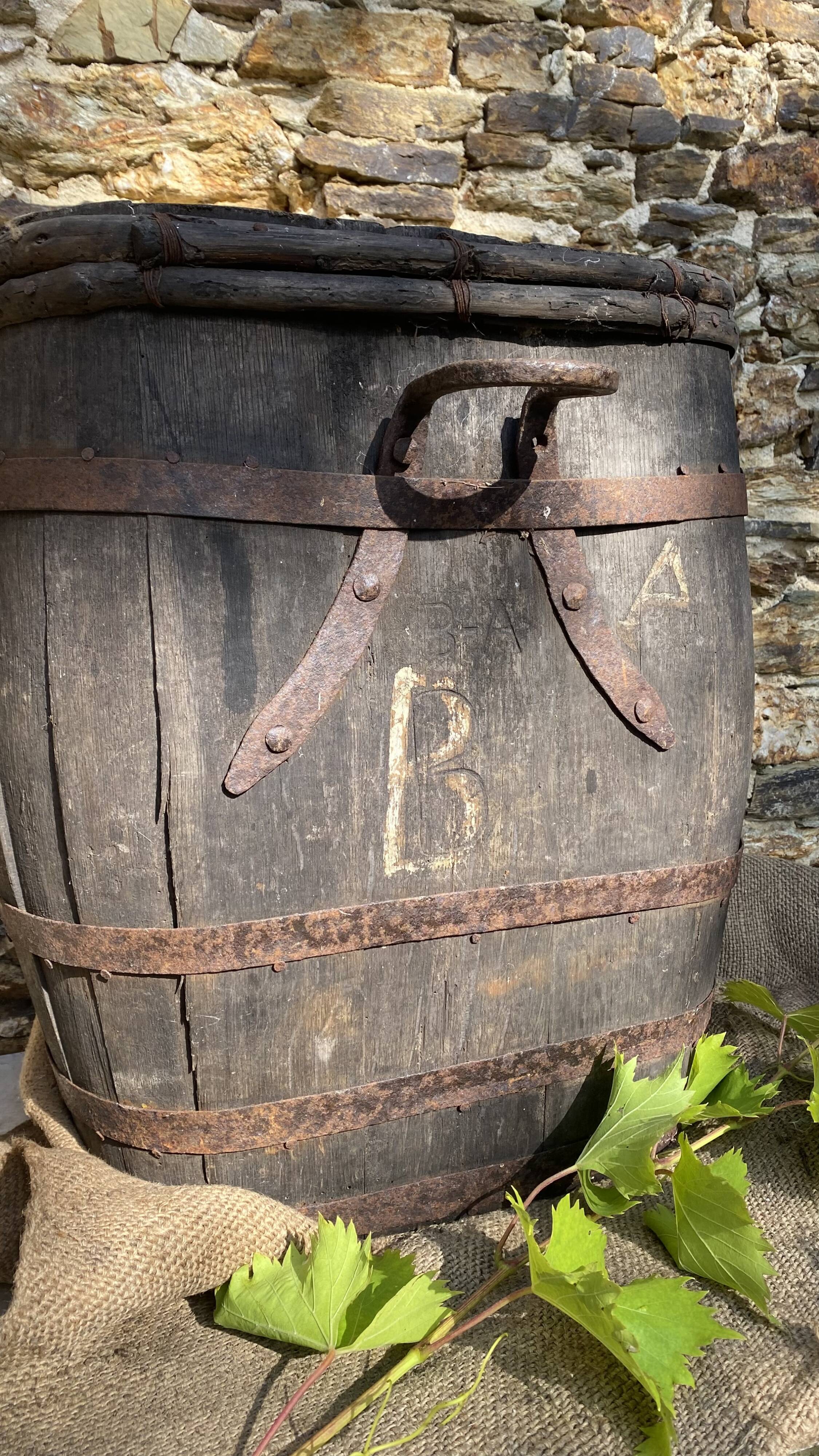 Harvest rack, wooden barrel