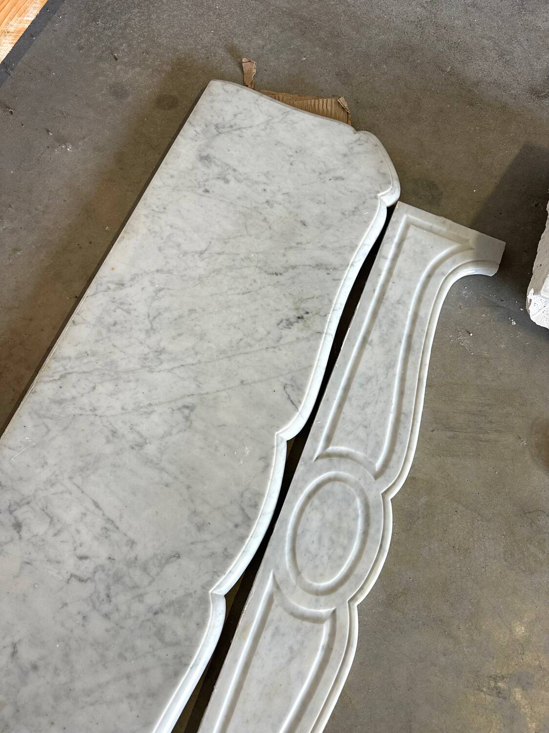 Cheminée pompadour marbre blanc