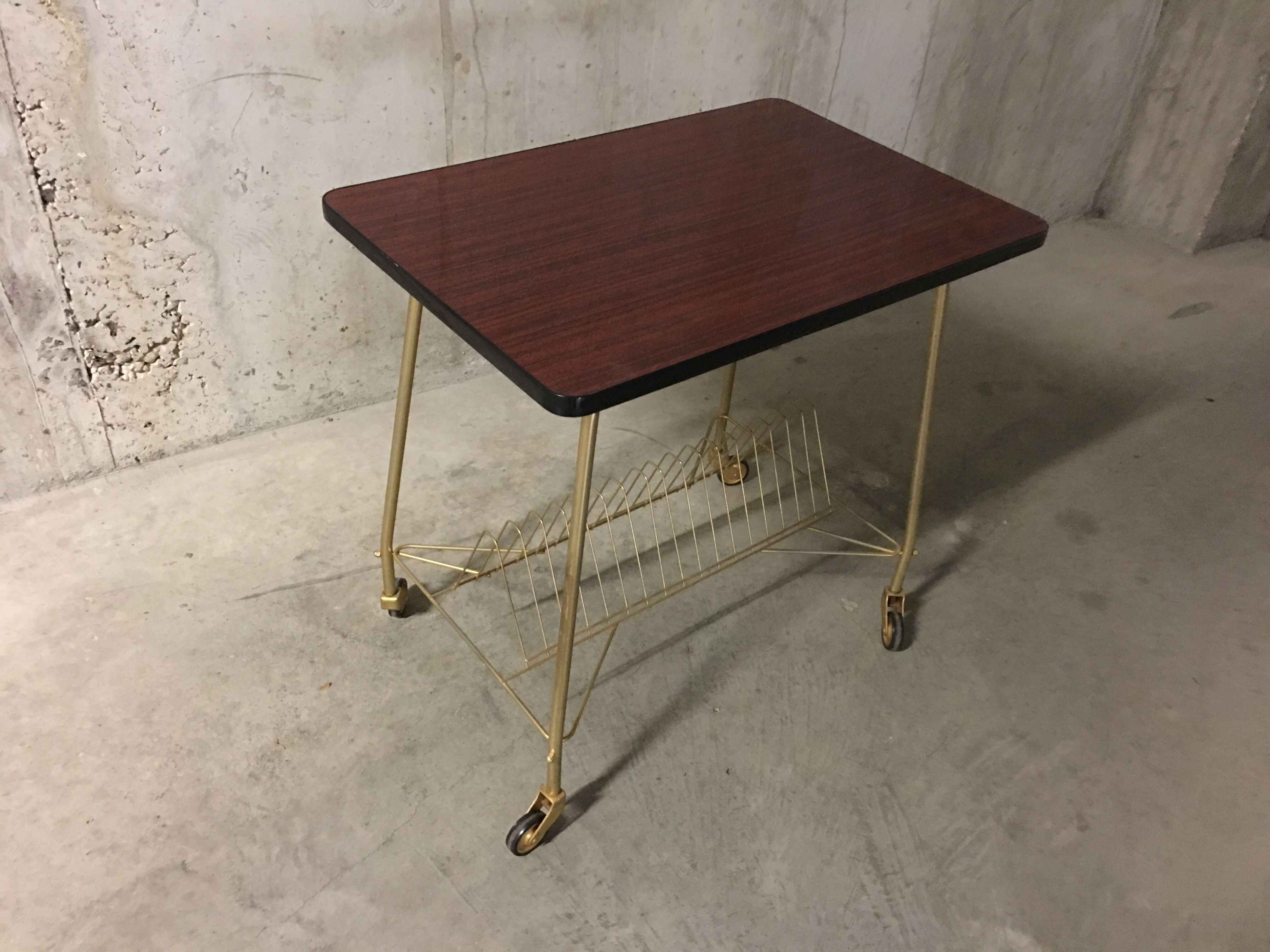 Serving table 1960