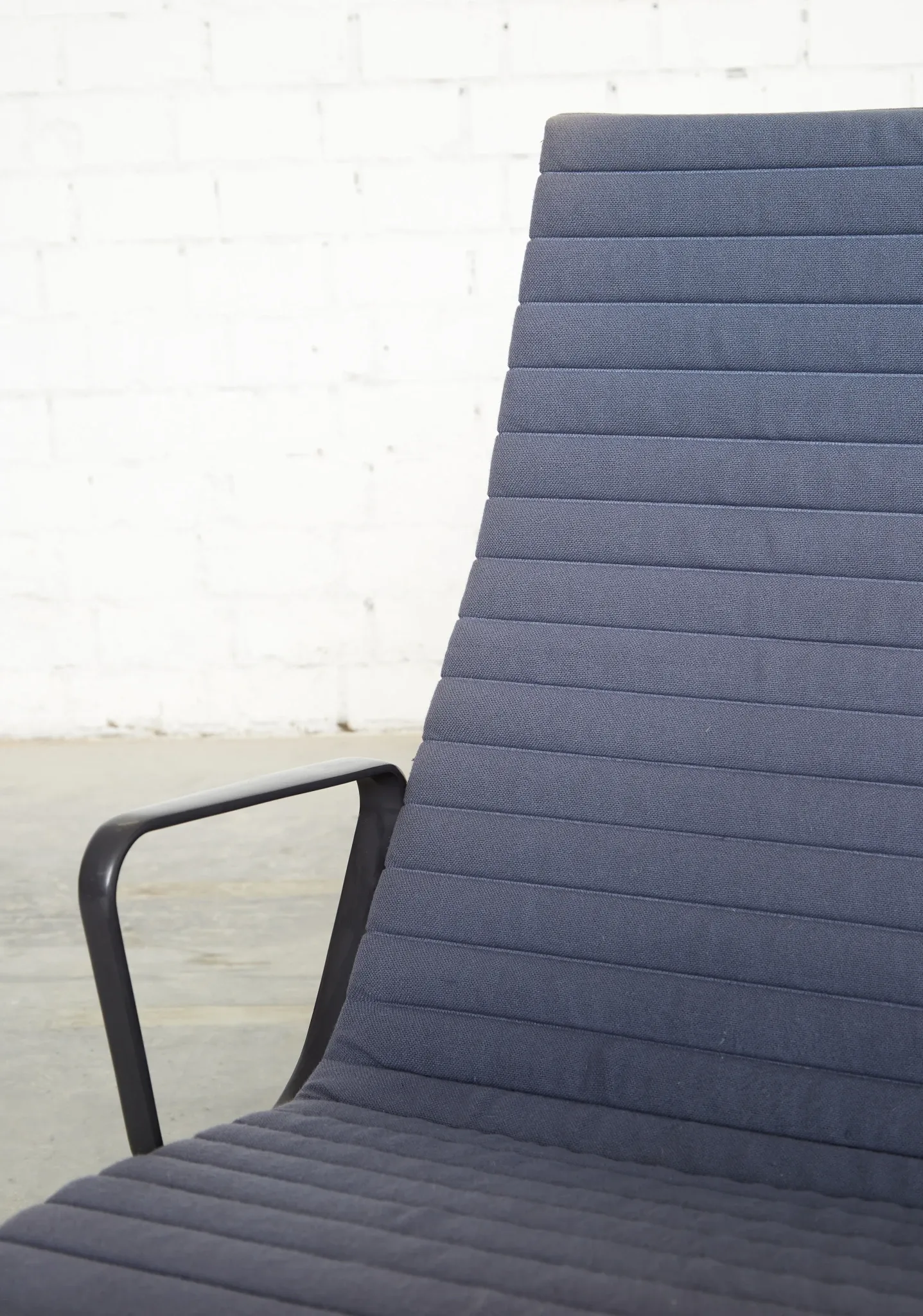 Charles & Ray Eames Chair EA124 & Ottomane EA125 for Vitra/Herman Miller