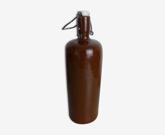 Bouteille en grès marron glacé