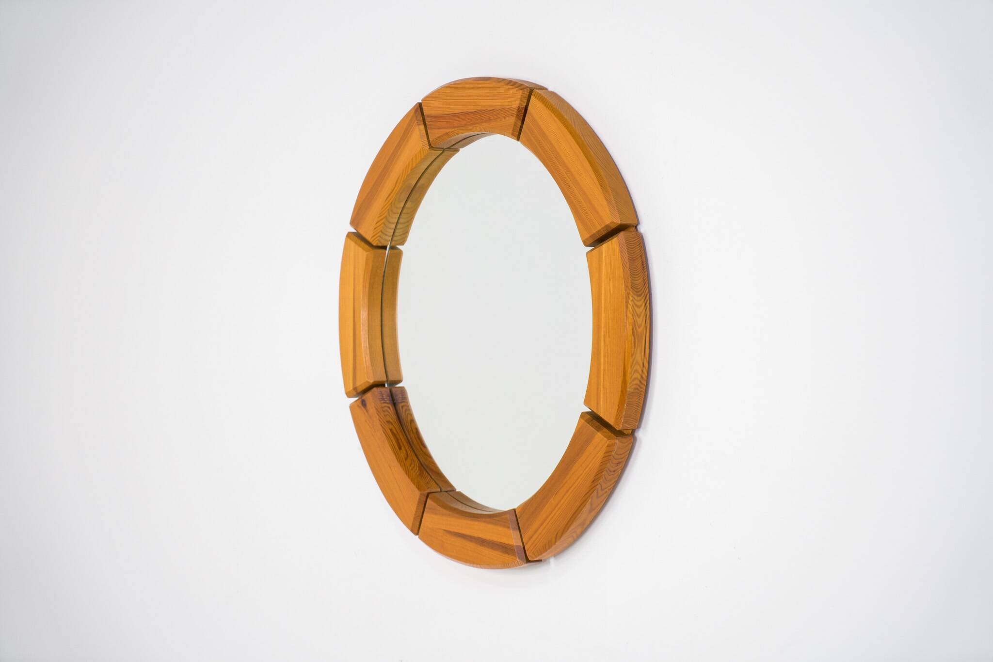 Sculptural wall-mirror in solid pine