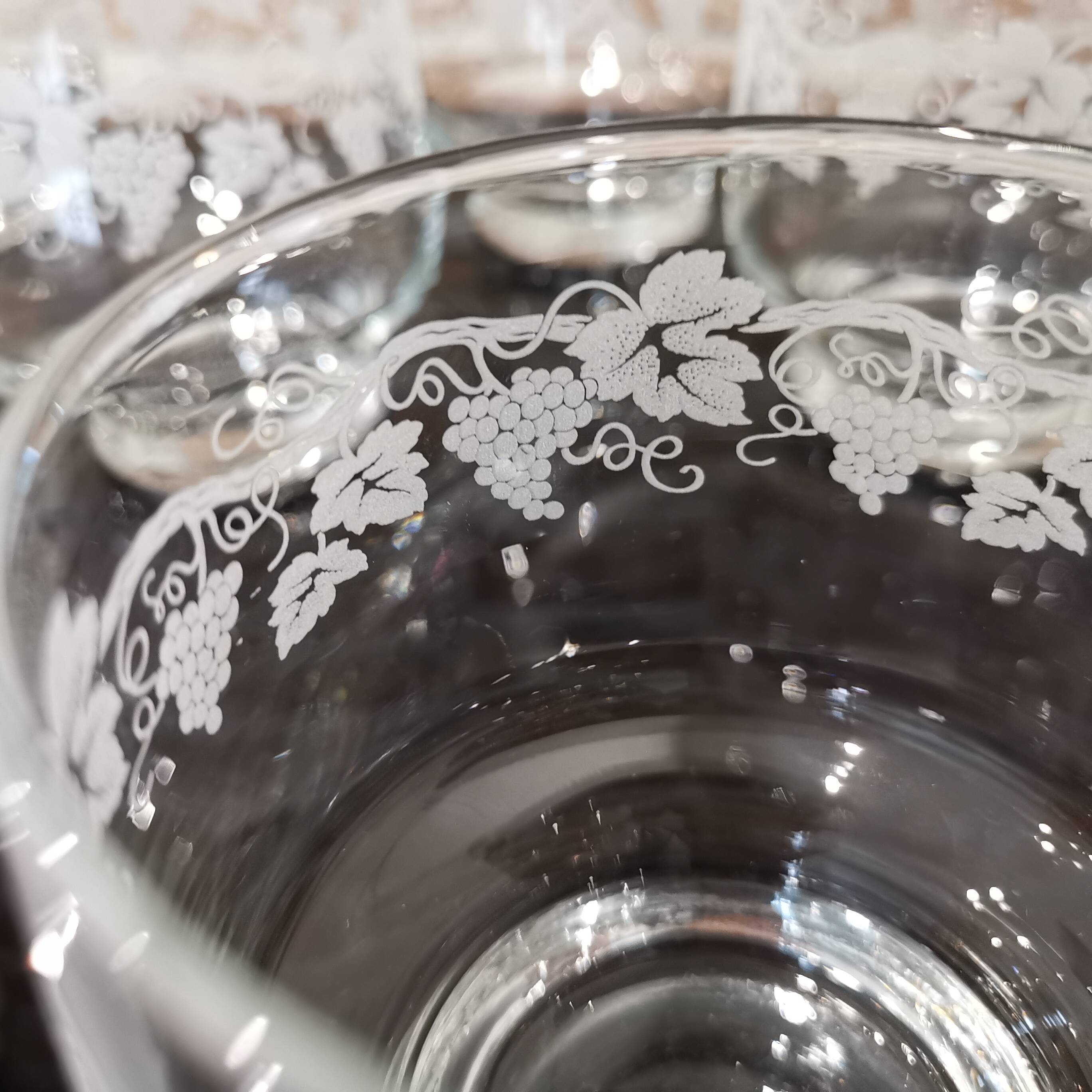 Set of 6 water glasses decorated with grapes and vine branches France