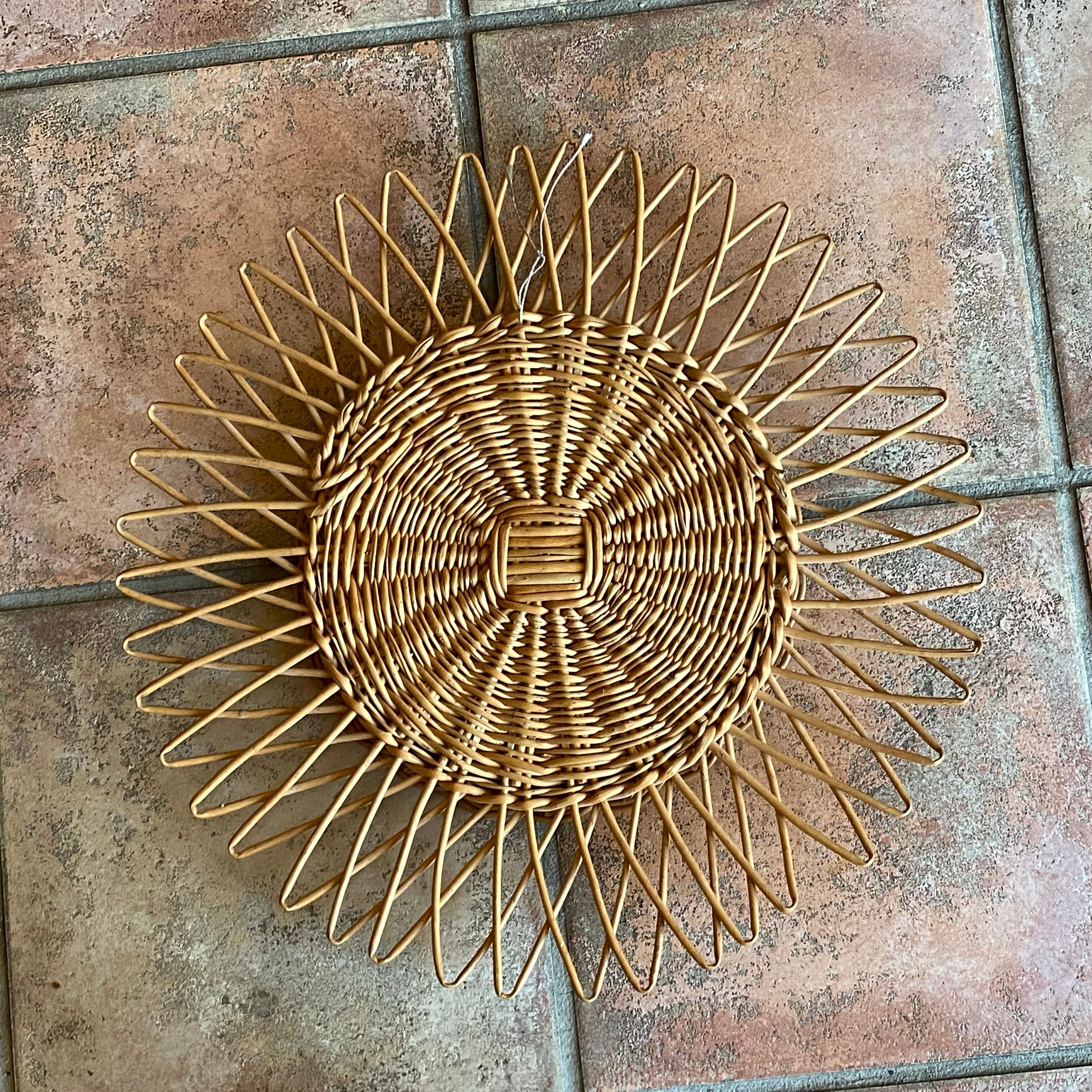 Sun mirror in braided rattan. 1960. 50cm.