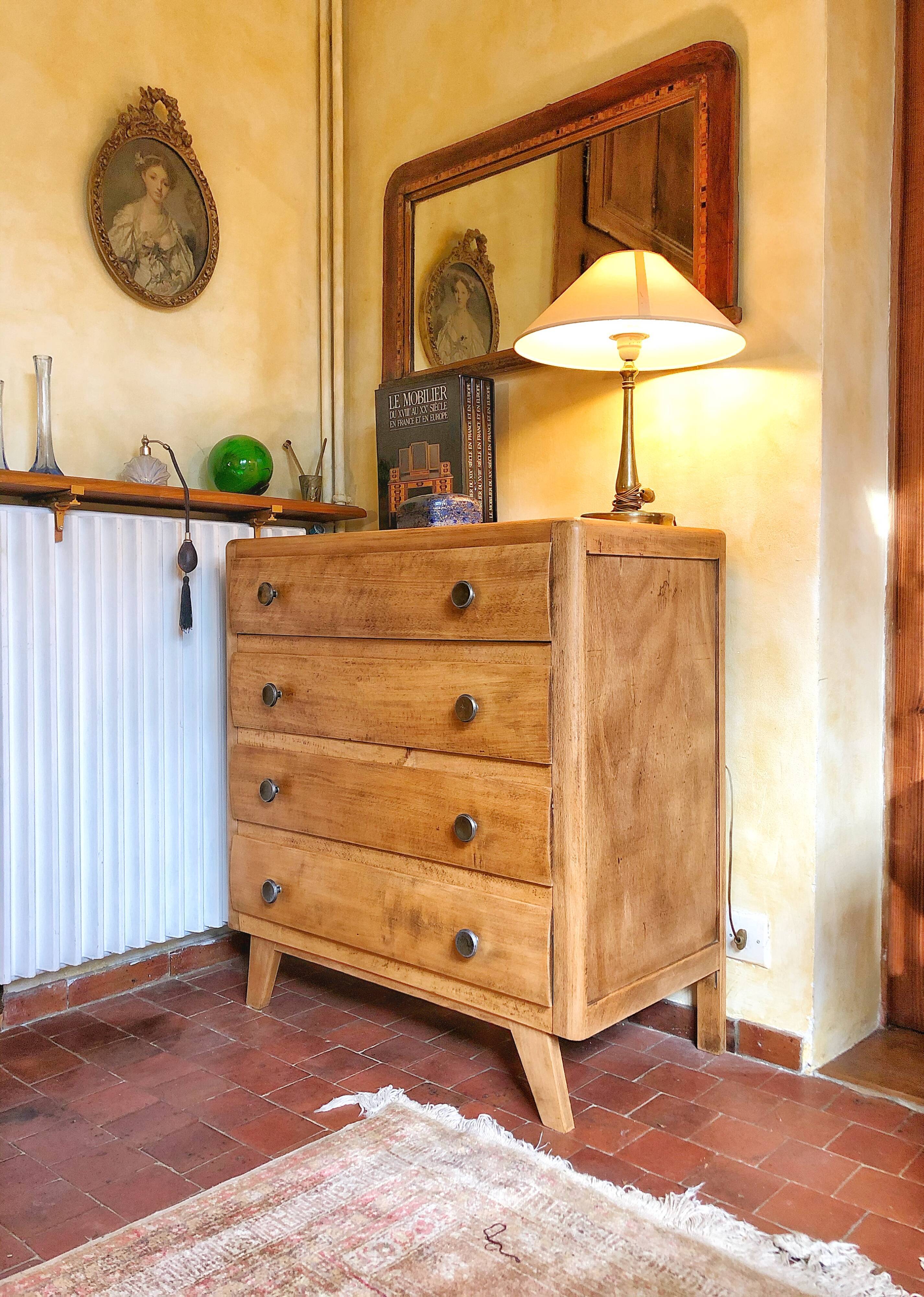 Dresser compass feet