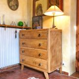 Dresser compass feet