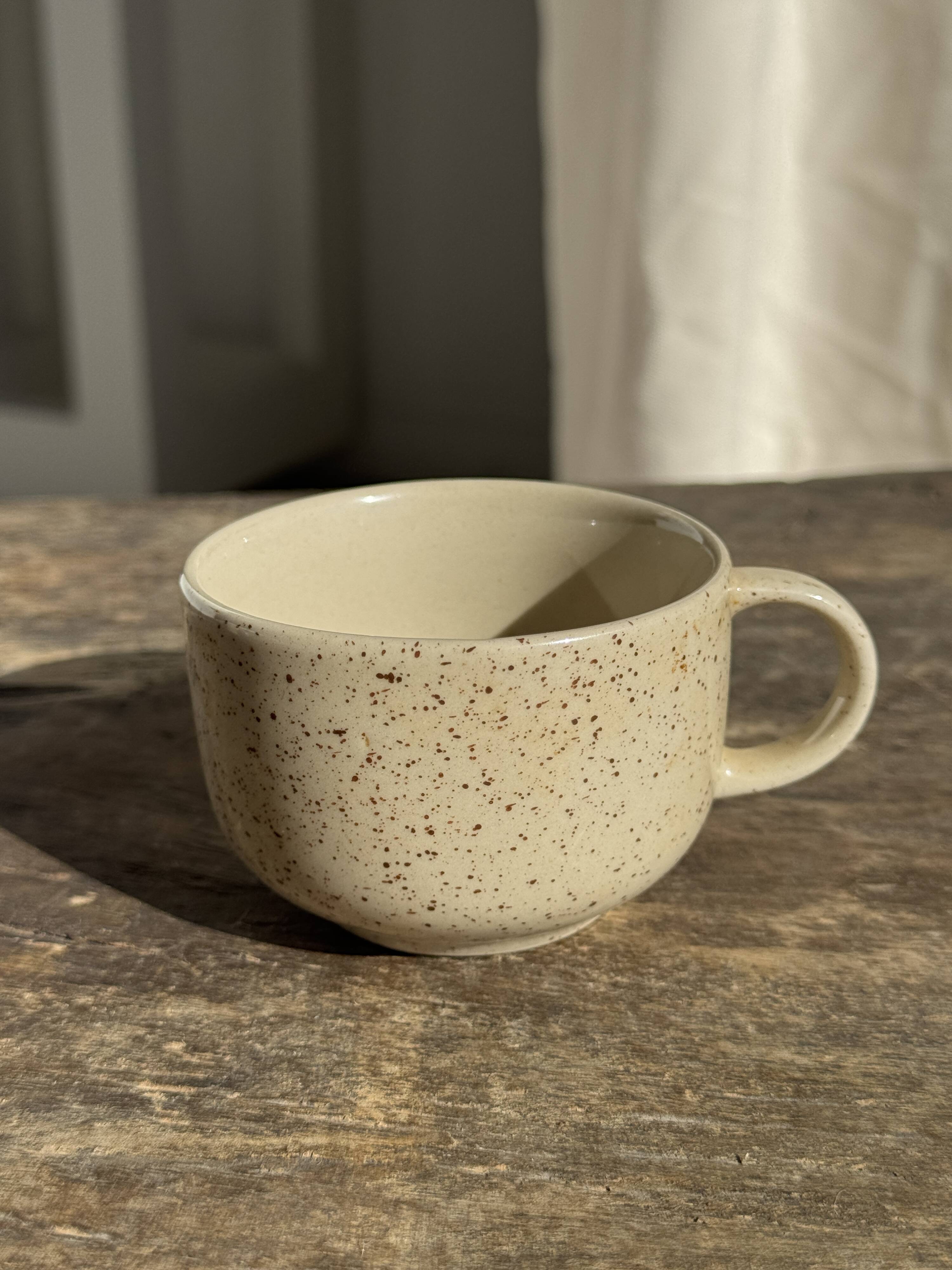 Set of 4 vintage speckled beige stoneware coffee cups.