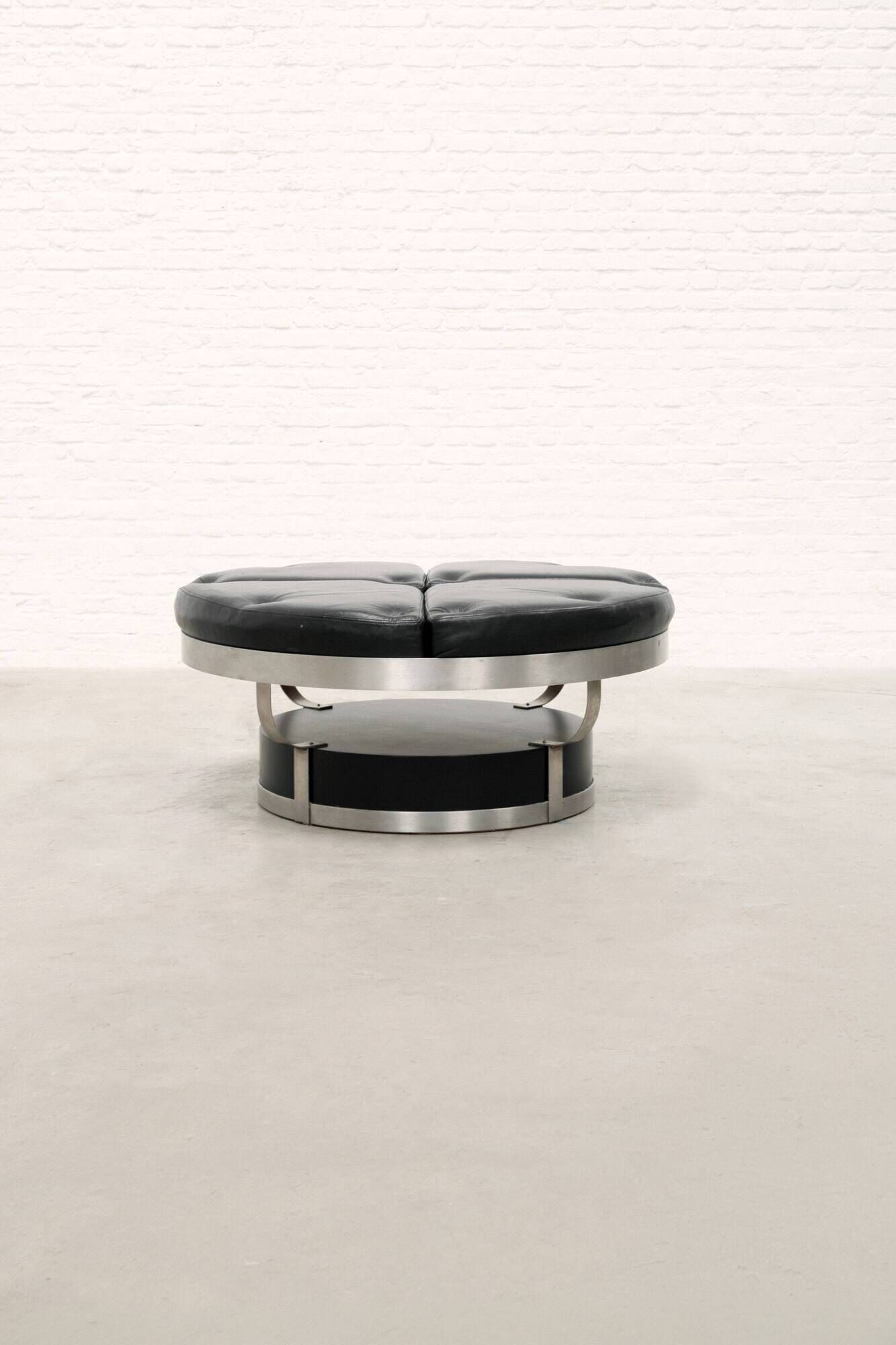 Large Italian circular bench in leather, chromed metal structure, 1970