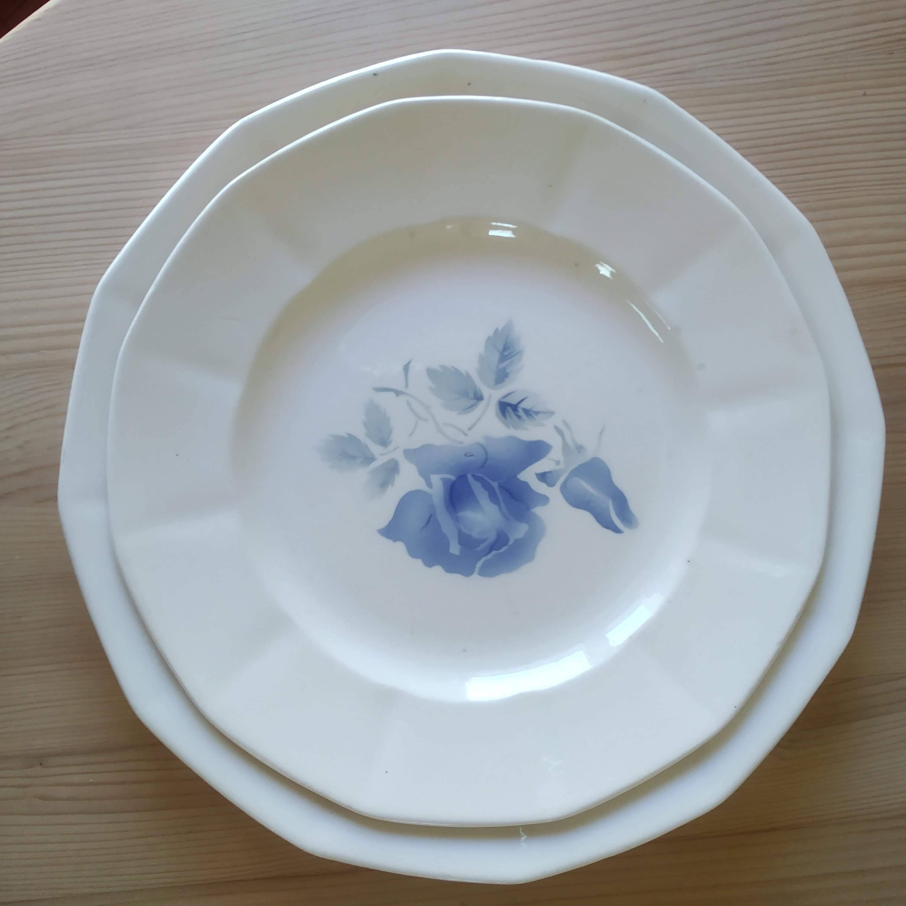 Plat rond Digoin Sarreguemines Roses bleues