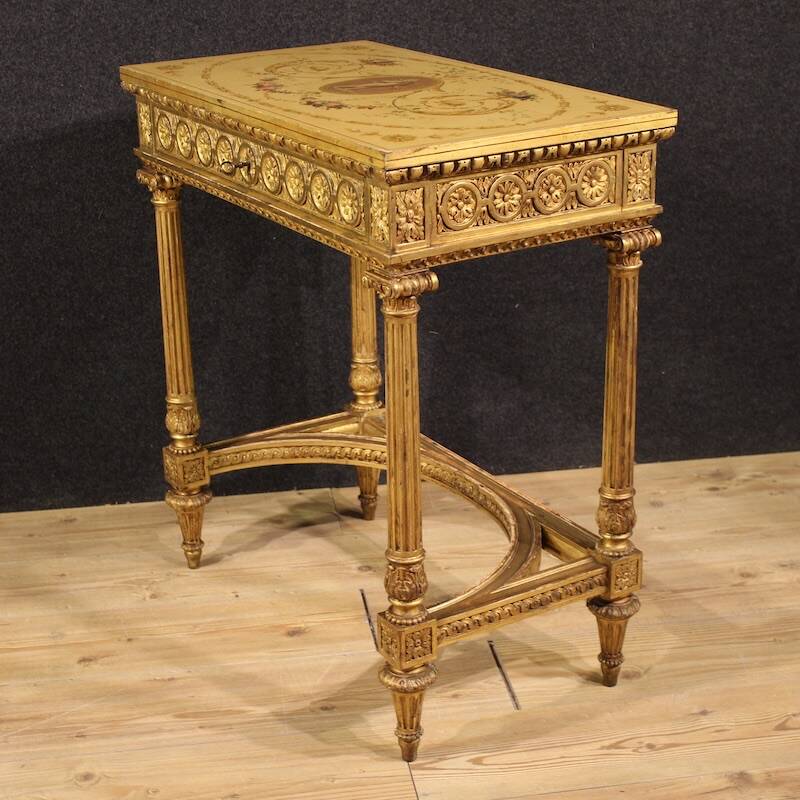 Table d'appoint laquée et dorée française par Sormani dans le style Louis XVI