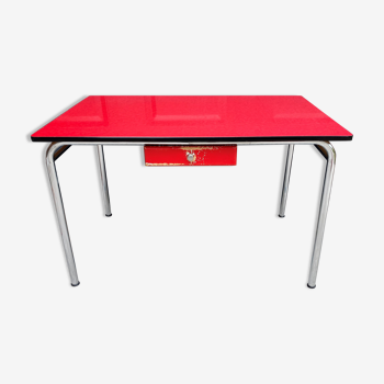 Table in formica