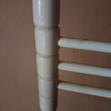Porte serviettes de bain en bois  de couleur blanche, trois barres.