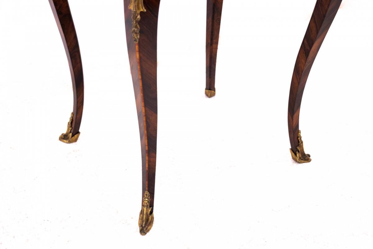 Table basse unique, France, vers 1880.