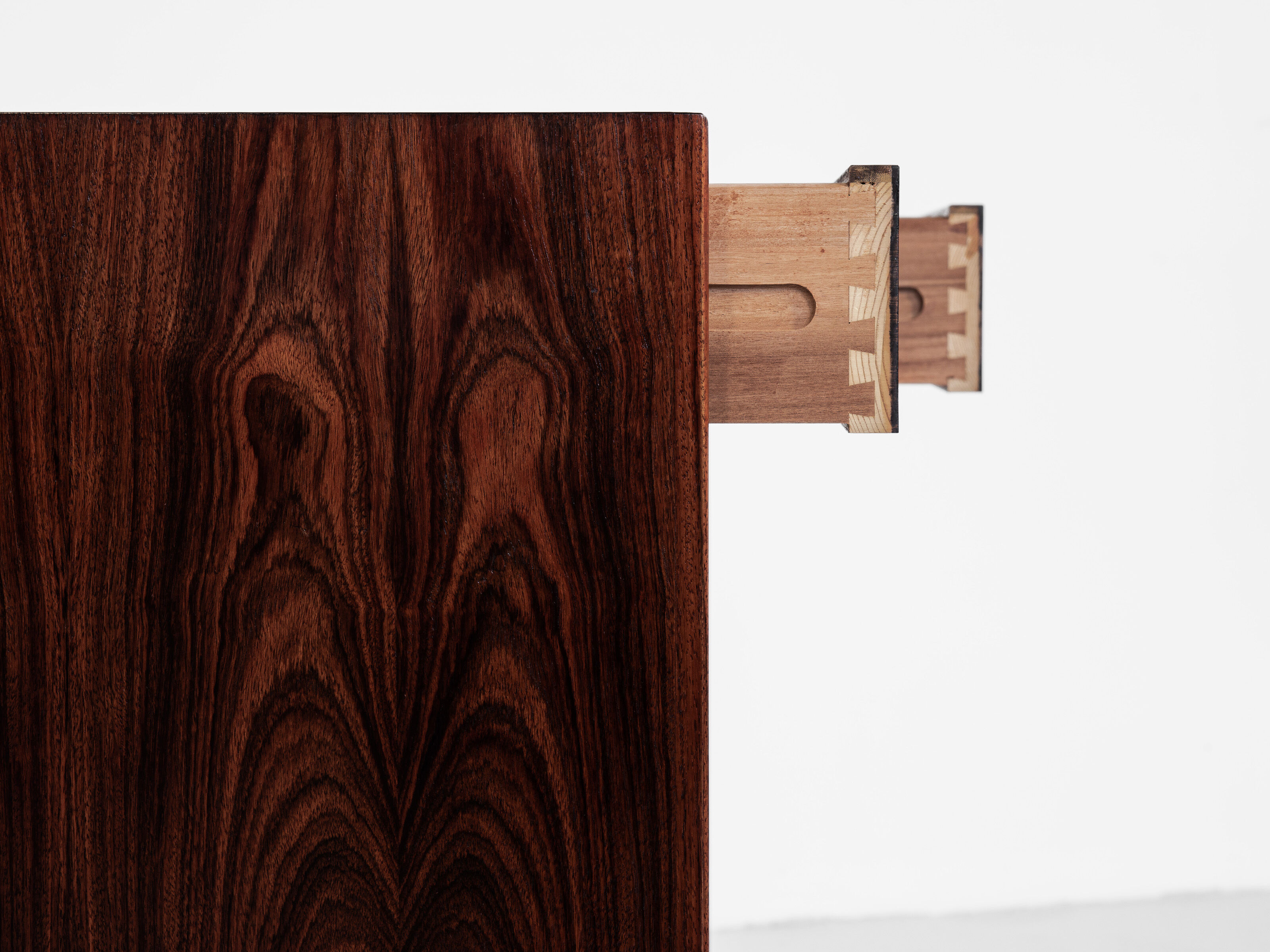 Buffet danois du milieu du siècle avec 2 portes et 2 tiroirs en bois de rose par Brouer 1960