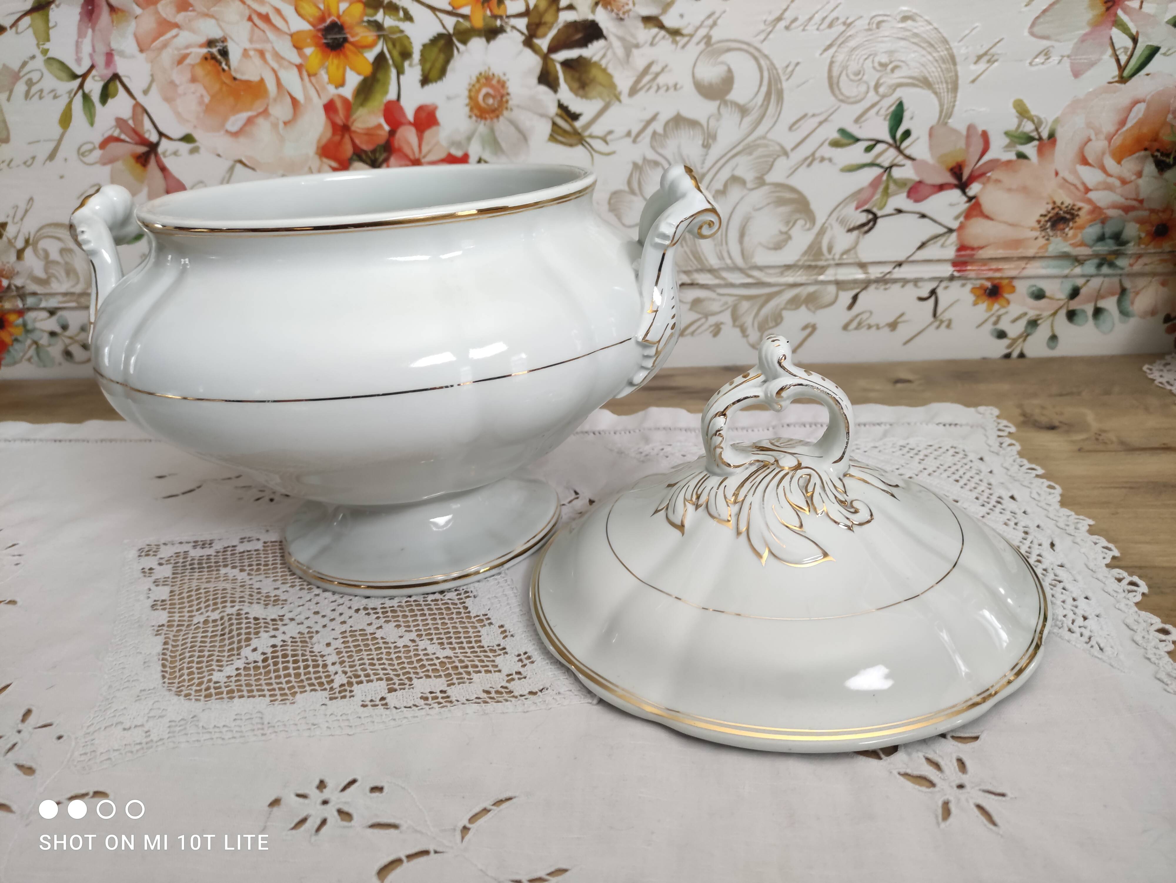 Niederweiler soup bowl in white earthenware bordered gold