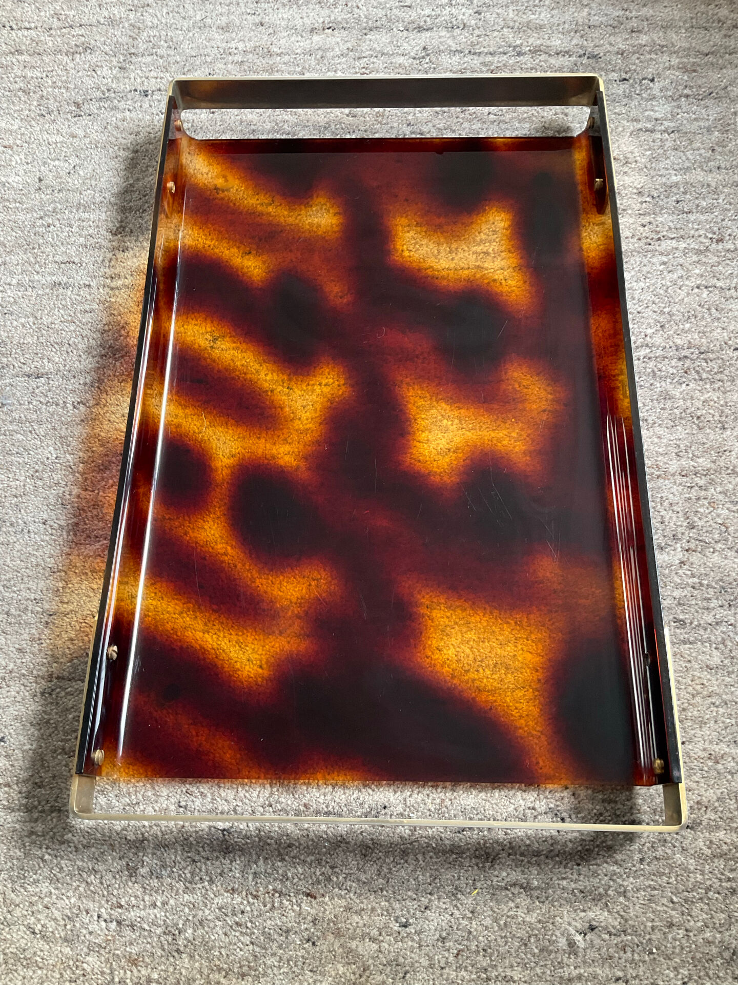 Vintage plateau in tortoiseshell lucite, Maison Mercier style.