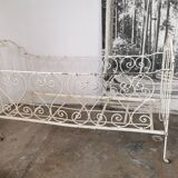 Bed, wrought iron bench
