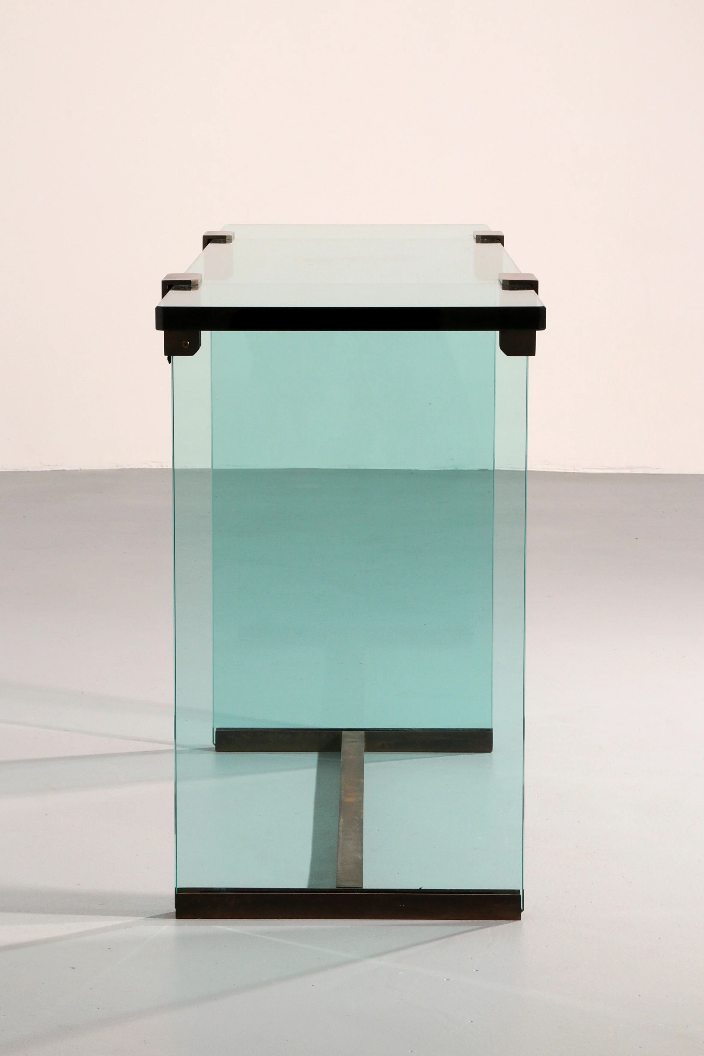 Table d'appoint Modèle T30 par Peter Ghyczy - design des années 1970