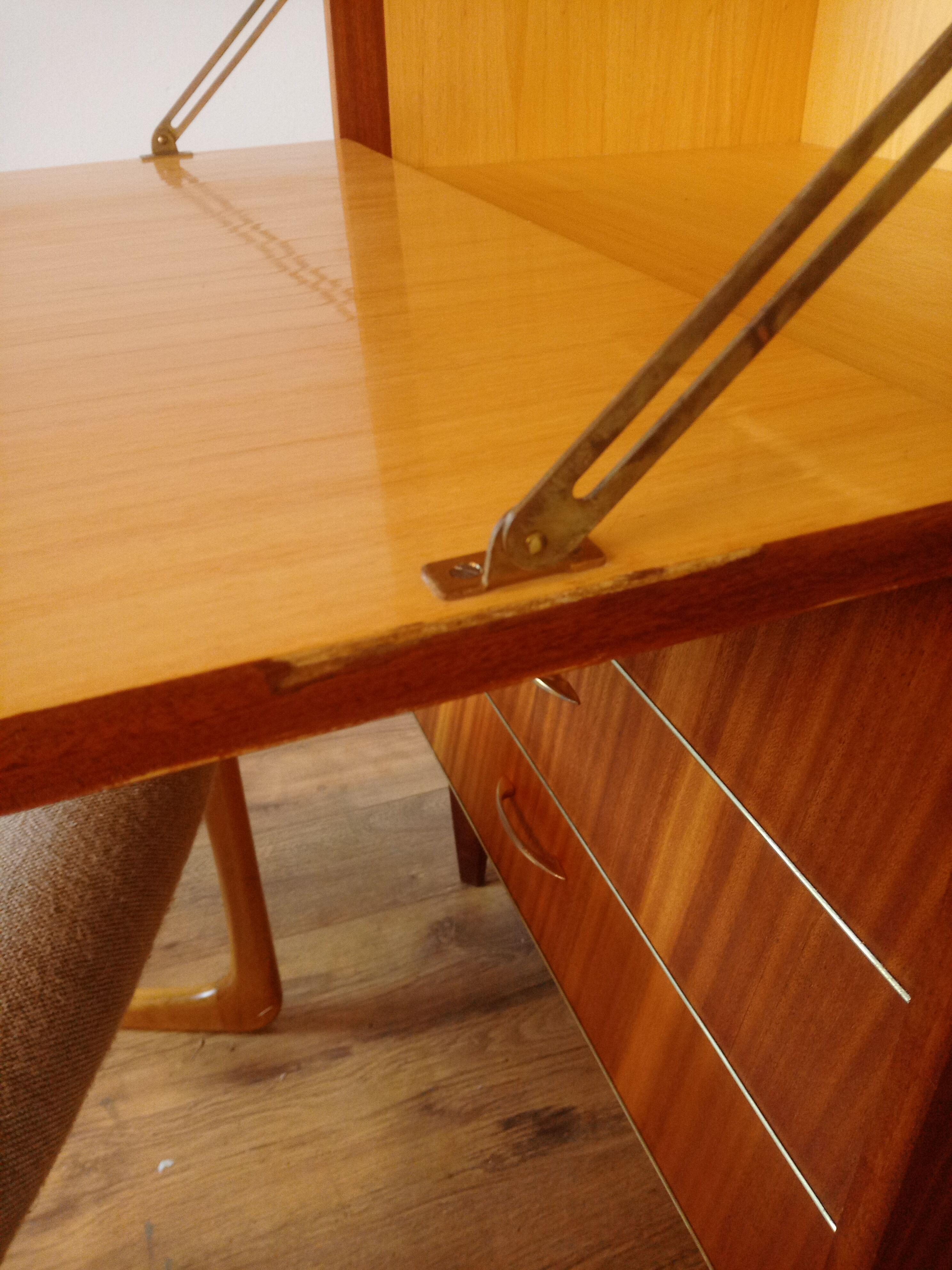 Scandinavian secretary